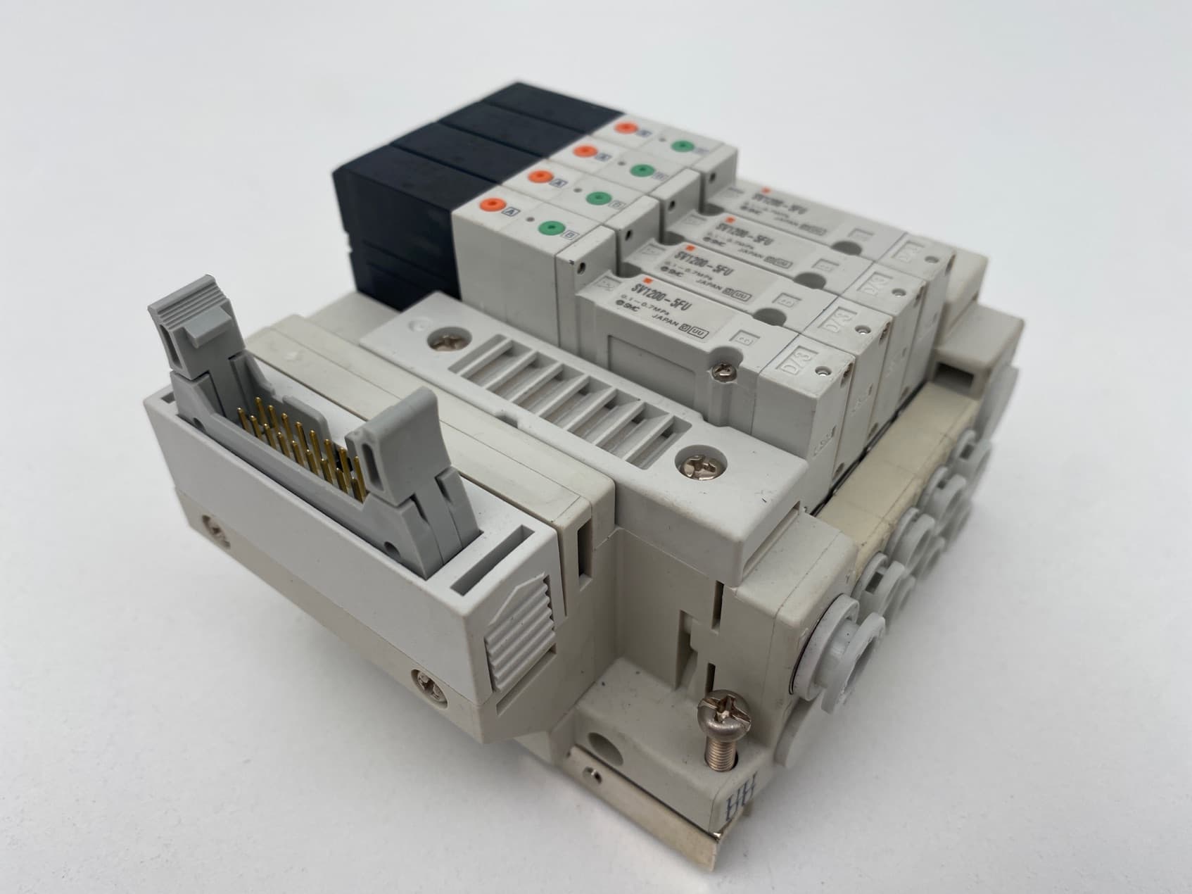 SMC SS5V1-10PGD1-04-U, SV1200-5FU Pneumatic Manifold/ Solenoid Assembly