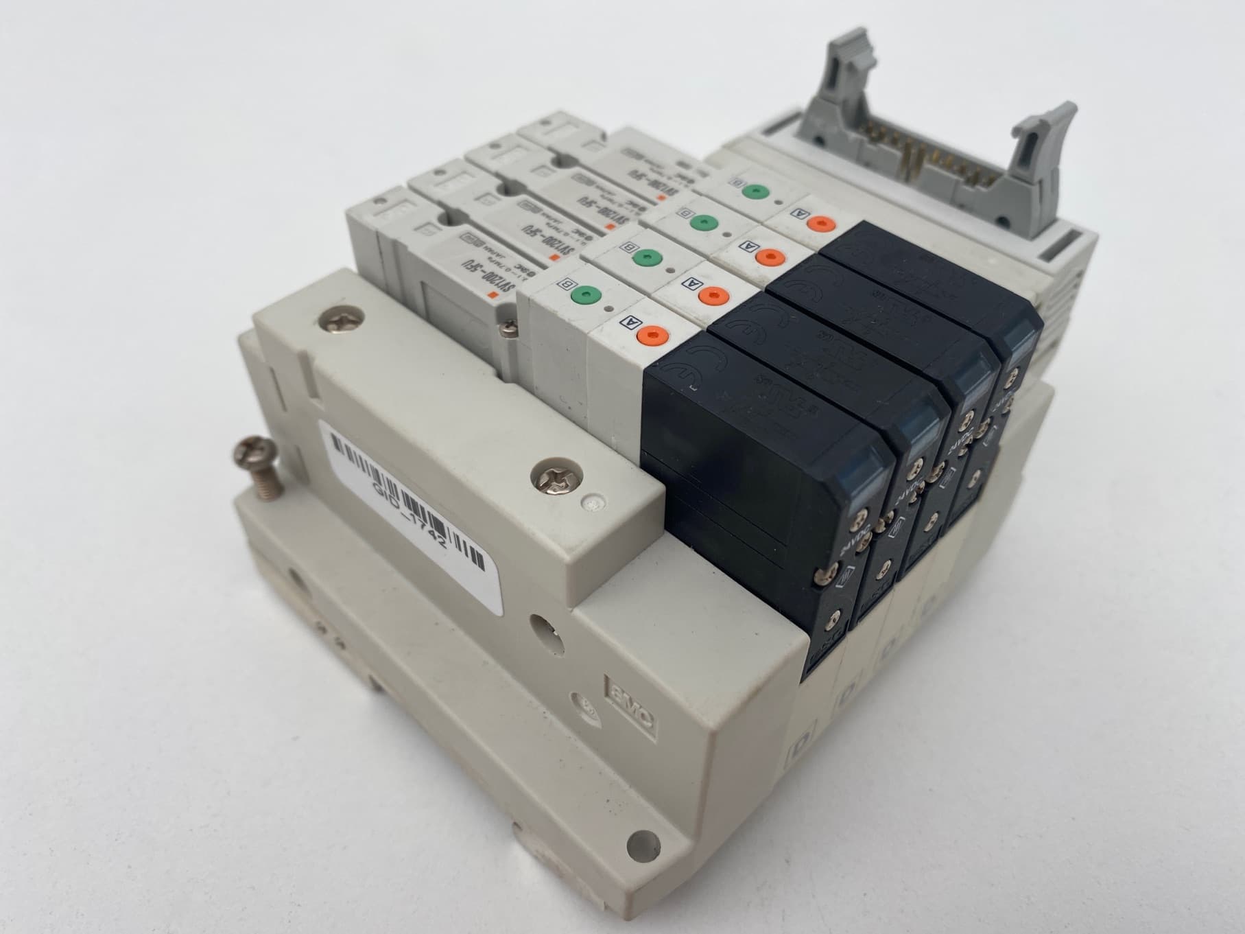 SMC SS5V1-10PGD1-04-U, SV1200-5FU Pneumatic Manifold/ Solenoid Assembly