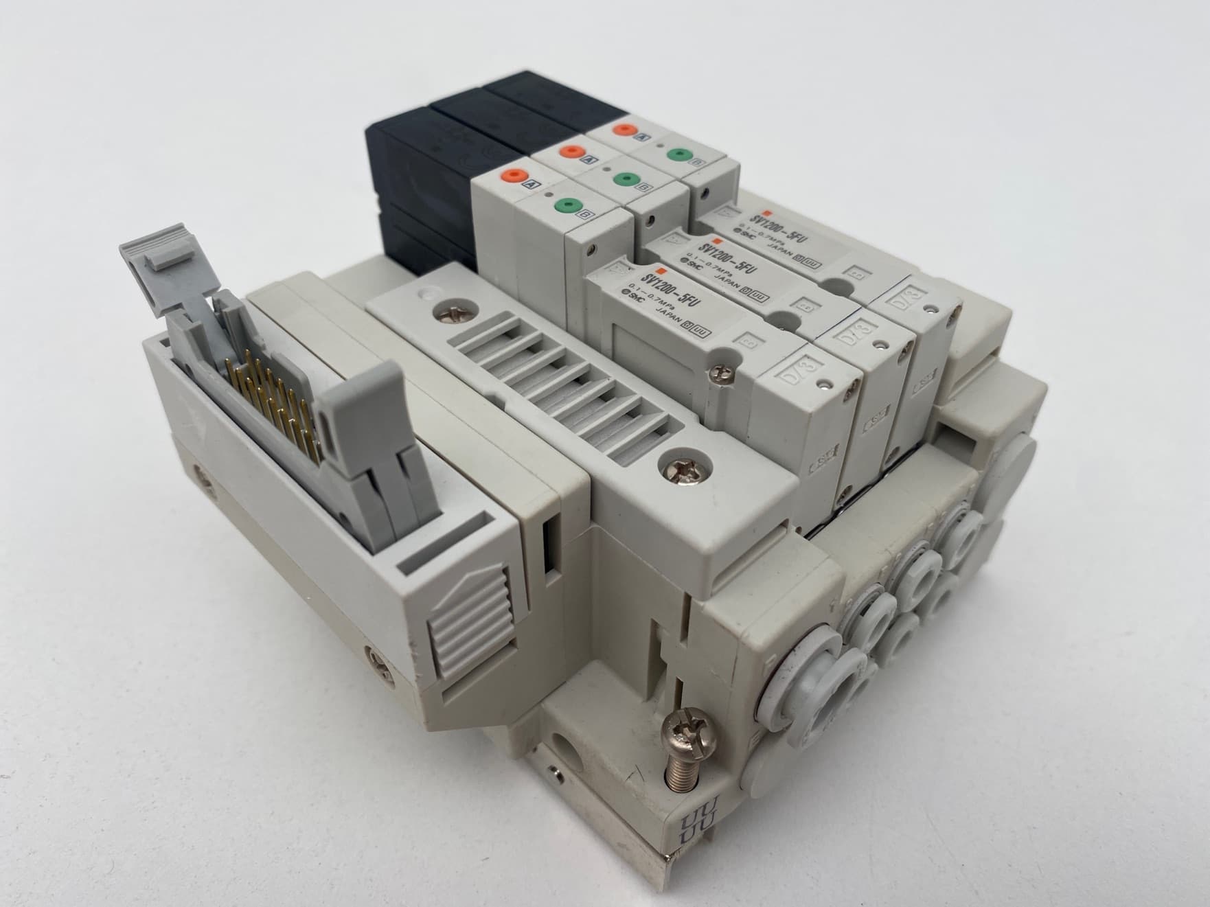 SMC SS5V1-10PGD1-03-U, SV1200-5FU Pneumatic Manifold/ Solenoid Assembly