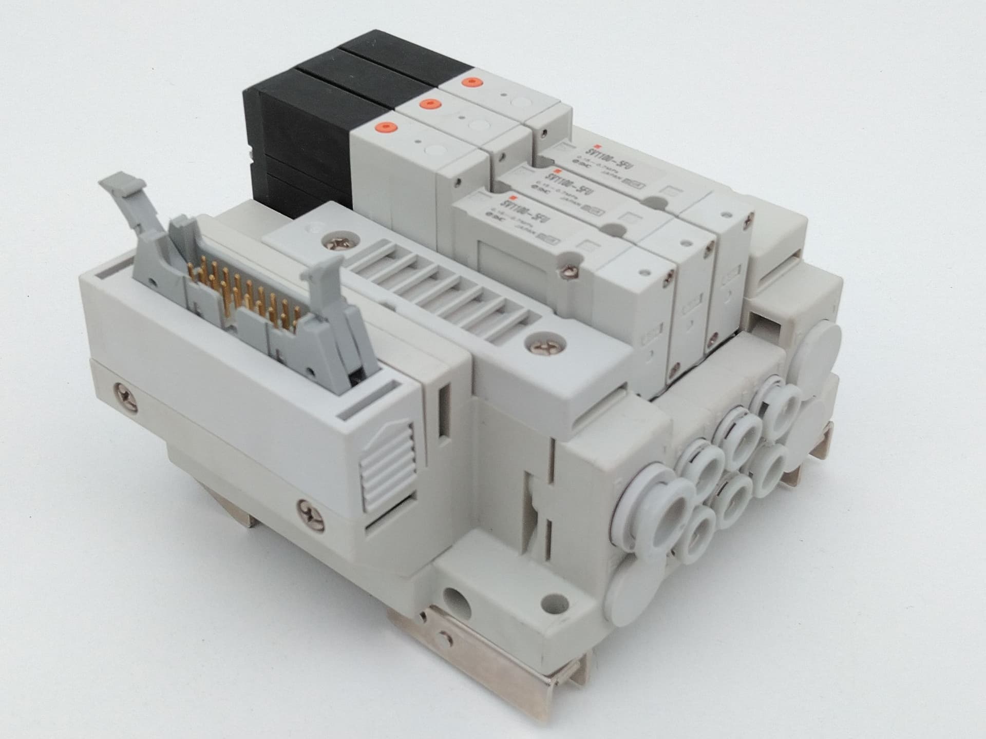 SMC SS5V1-10PGD1-03-U, SV1100-5FU Pneumatic Manifold/ Solenoid Assembly