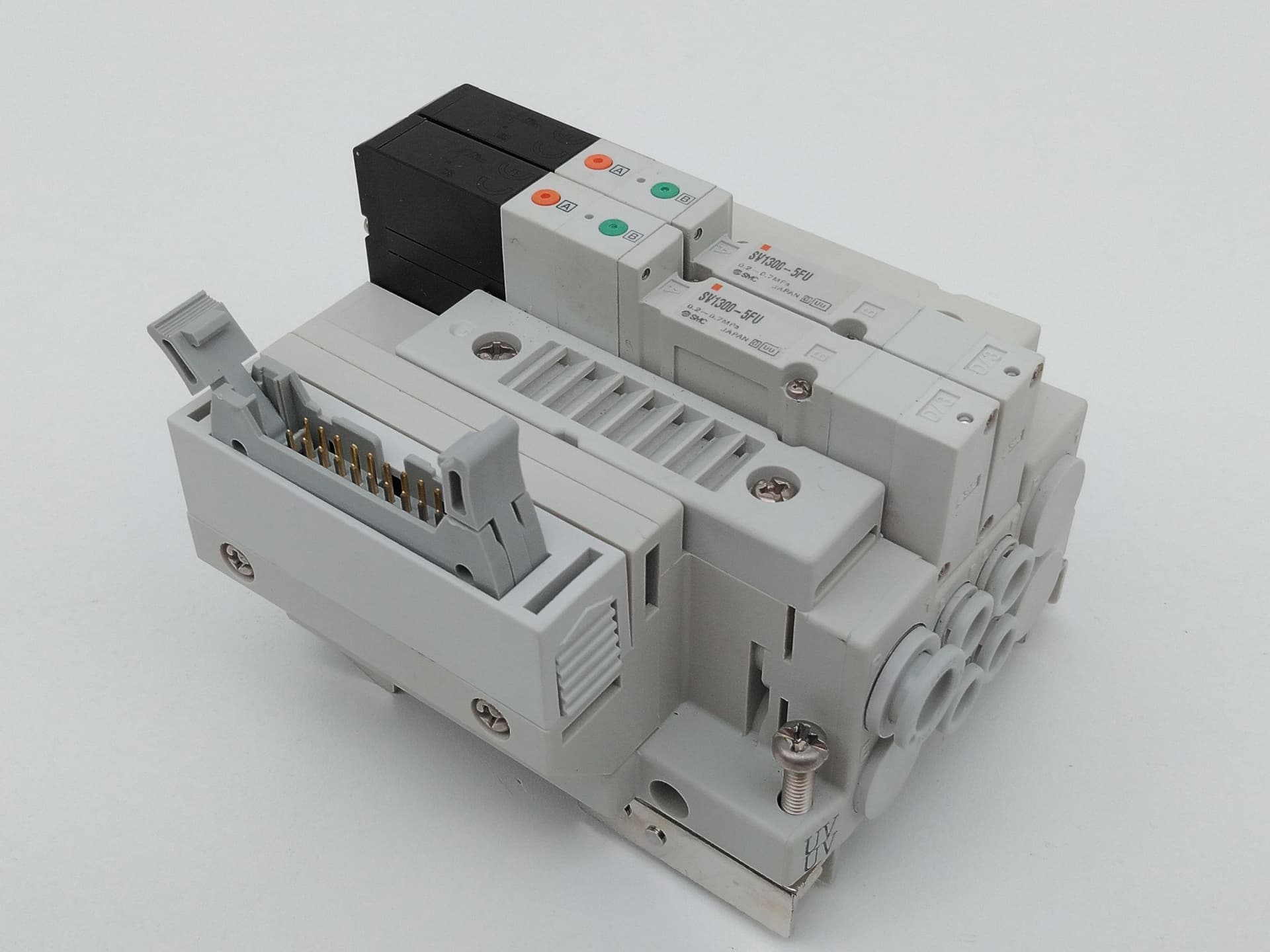 SMC SS5V1-10PGD1-02-U, SV1300-5FU Pneumatic Manifold/ Solenoid Assembly