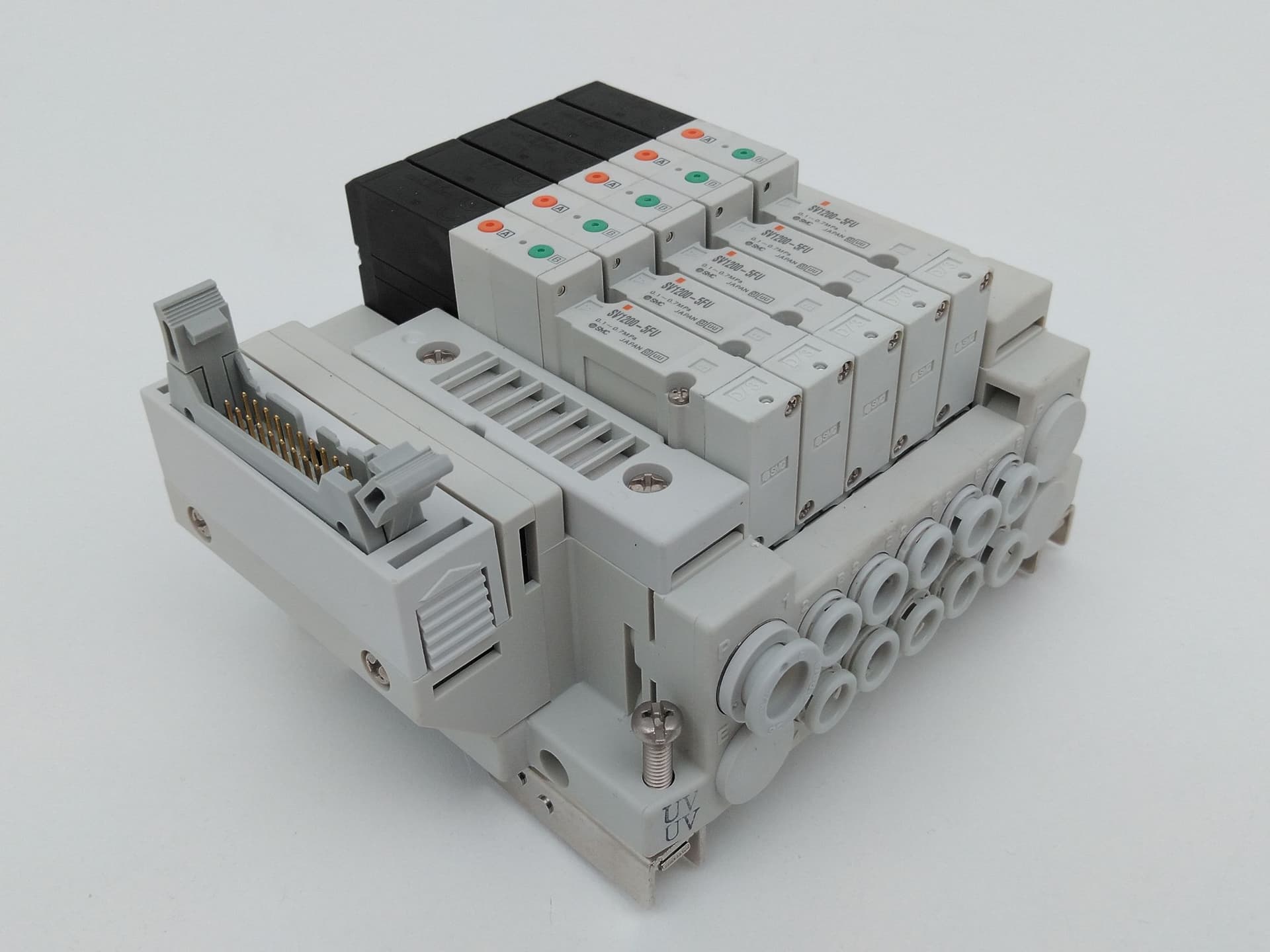 SMC SS5V1-10PGD1-05-U, SV1200-5FU Pneumatic Manifold/ Solenoid Assembly