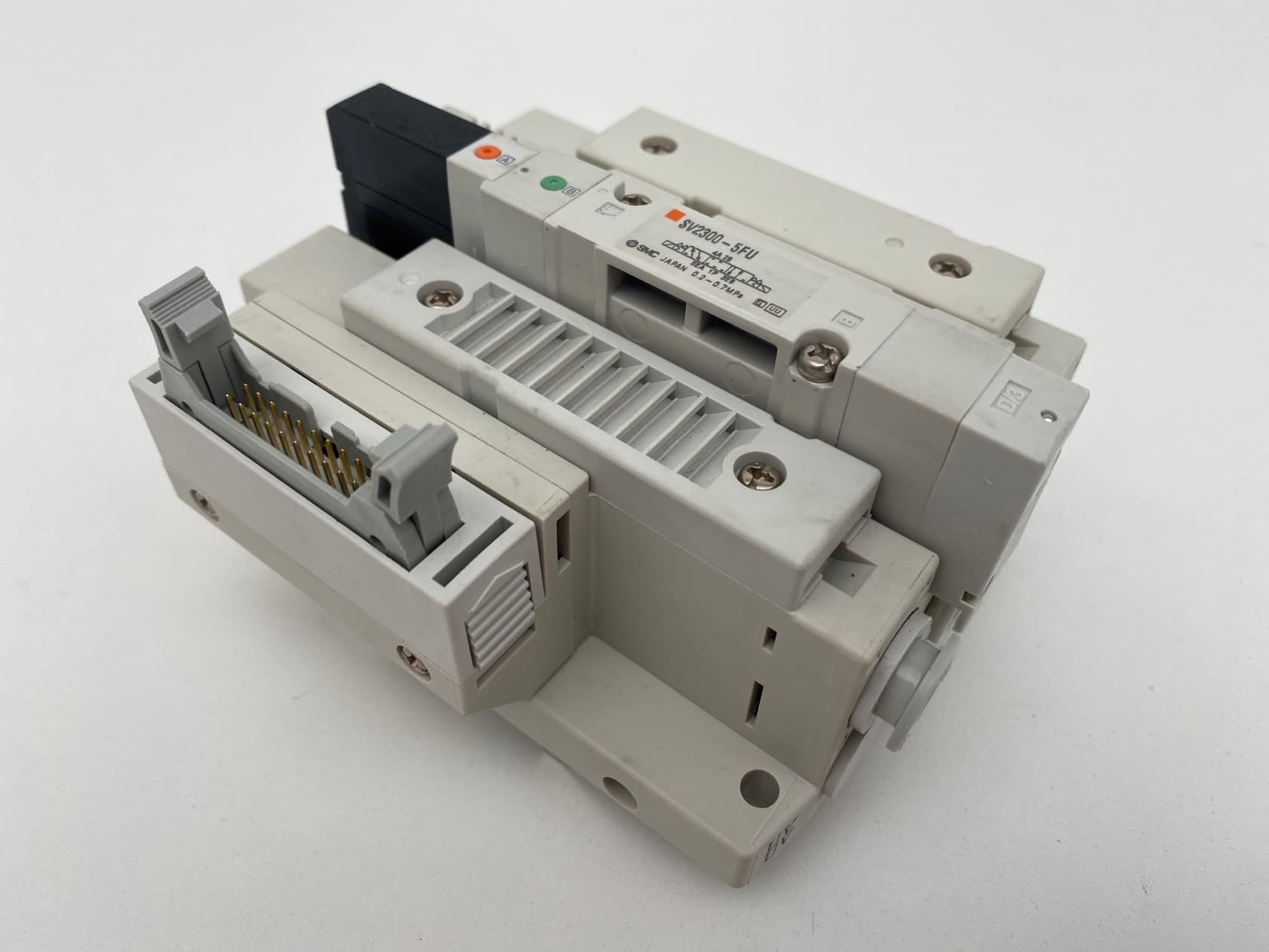 SMC SS5V2-10PGD1-02-U, SV2300-5FU Pneumatic Manifold/ Solenoid Assembly