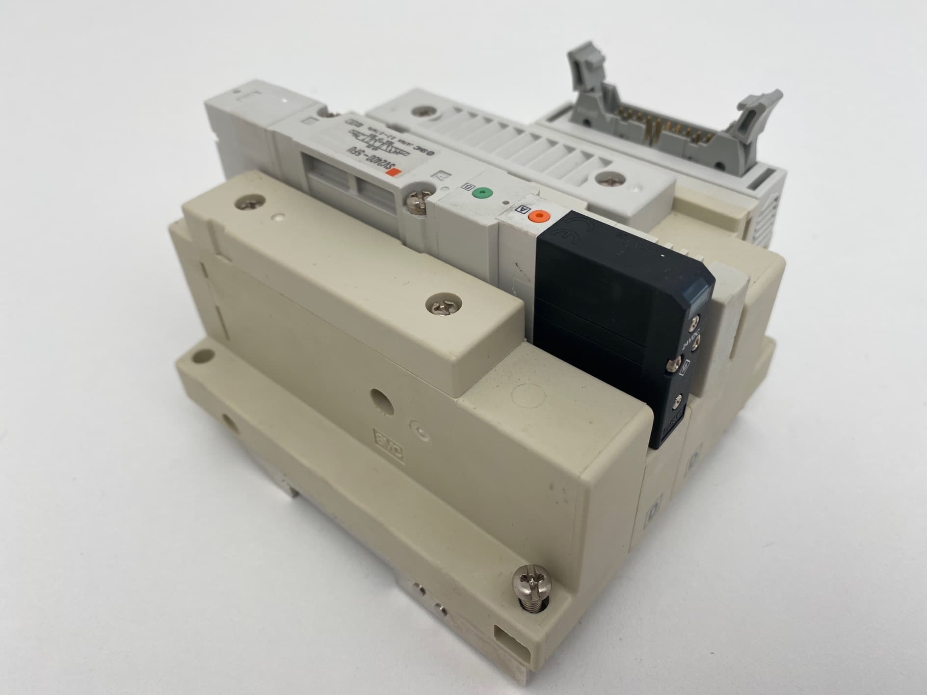 SMC SS5V2-10PGD1-02-U, SV2400-5FU Pneumatic Manifold/ Solenoid Assembly