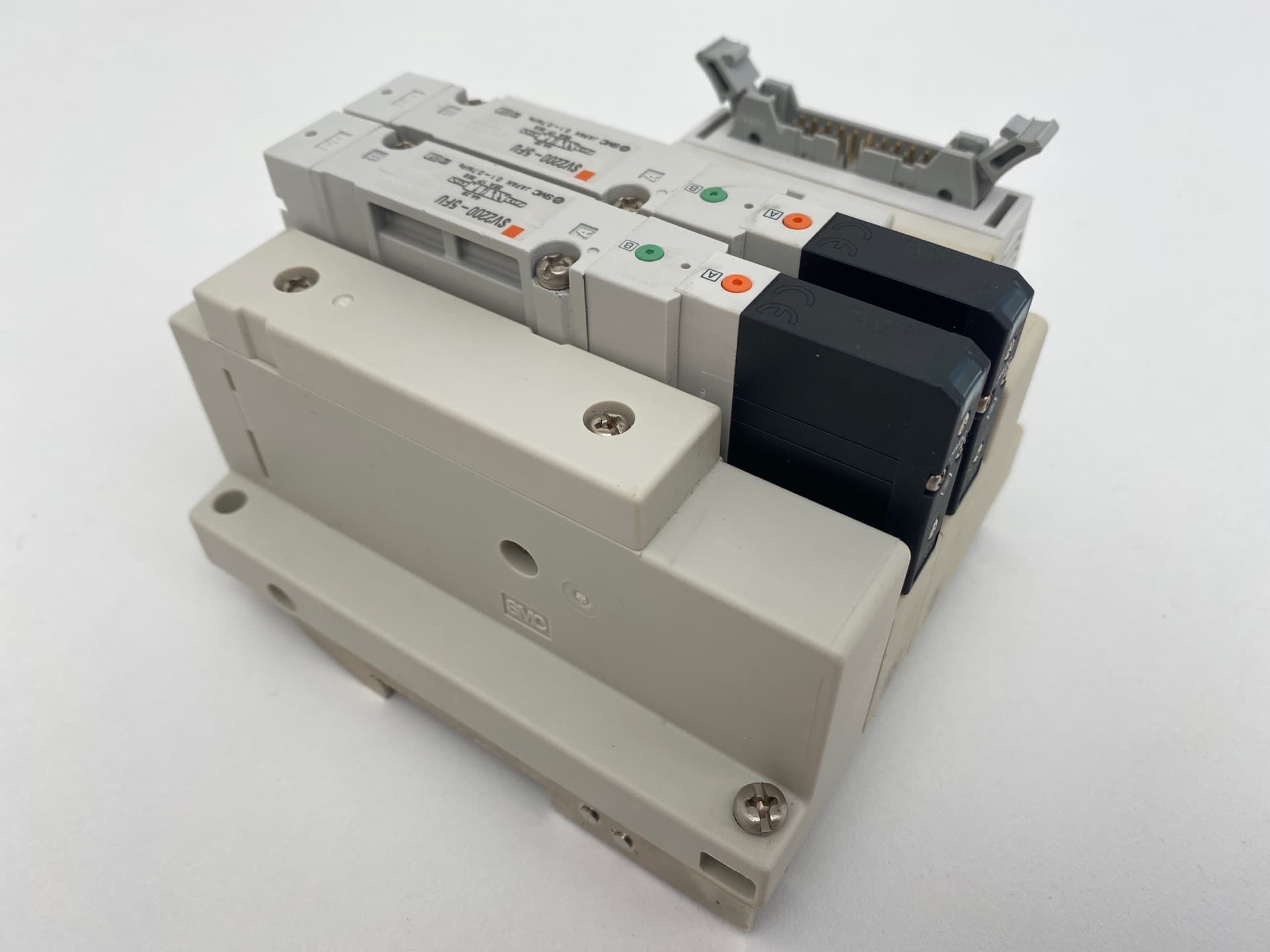 SMC SS5V2-10PGD1-02-U, SV2200-5FU Pneumatic Manifold/ Solenoid Assembly