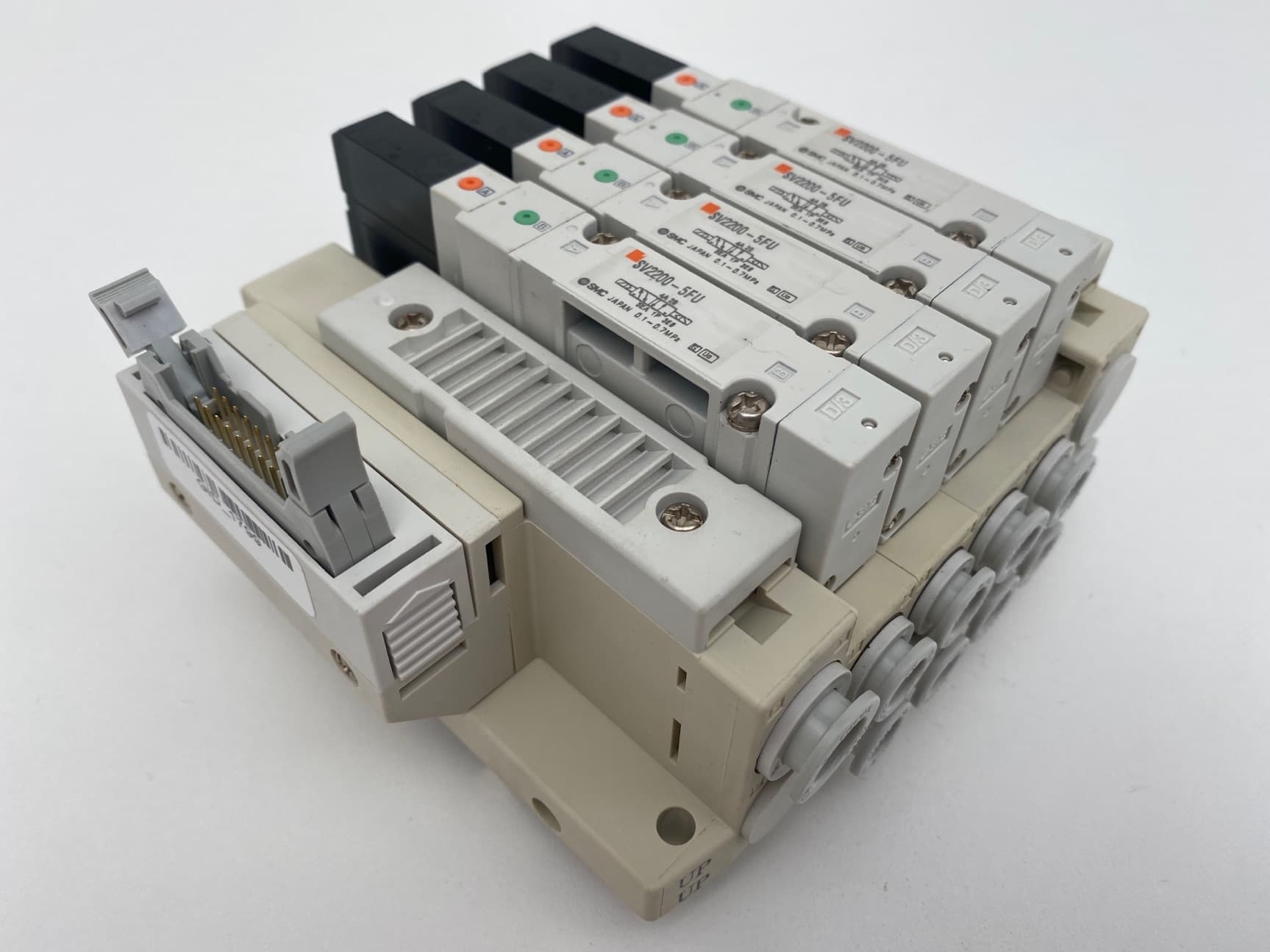 SMC SS5V2-10PGD1-04-U, SV2200-5FU Pneumatic Manifold/ Solenoid Assembly