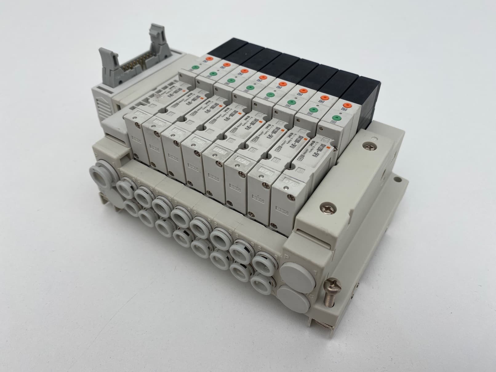 SMC SS5V1-10PGD1-08-U, SV1200-5FU Pneumatic Manifold/ Solenoid Assembly