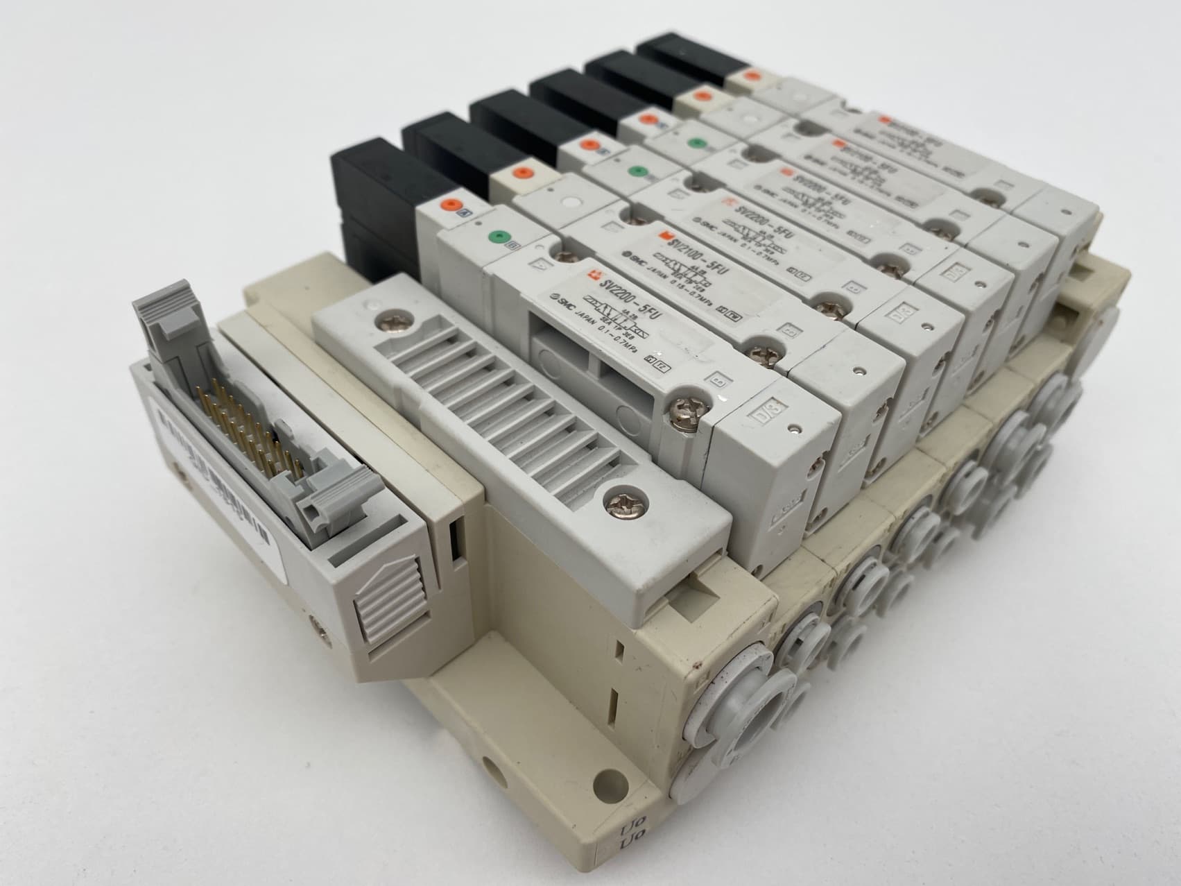 SMC SS5V2-10PGD1-06-U, SV2200-5FU Pneumatic Manifold/ Solenoid Assembly