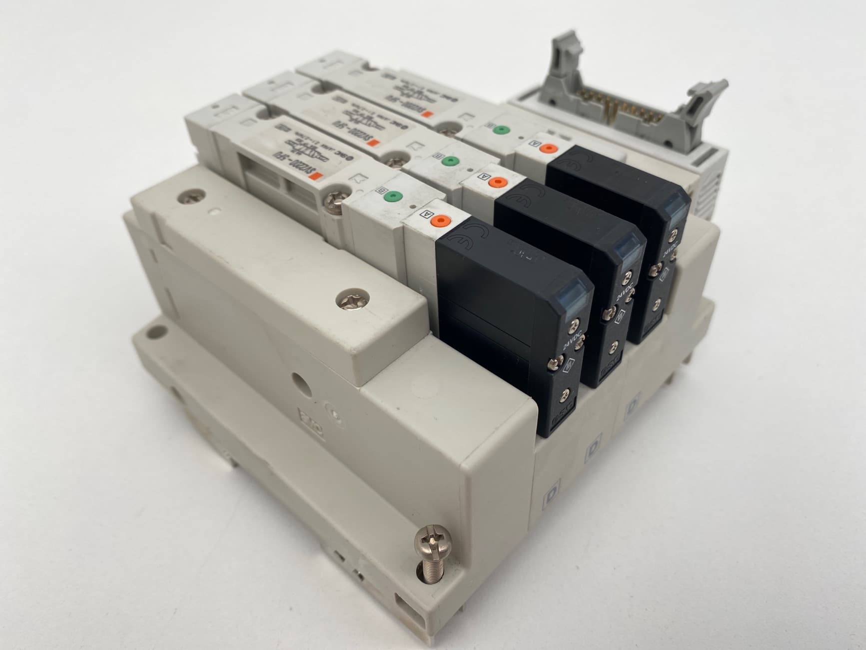 SMC SS5V2-10PGD1-03-U, SV2200-5FU Pneumatic Manifold/ Solenoid Assembly