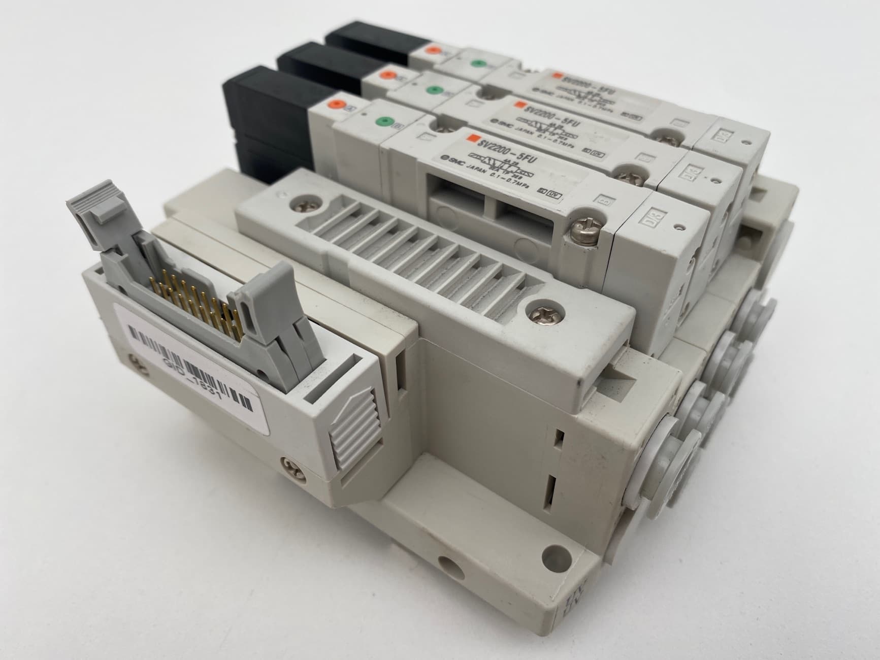 SMC SS5V2-10PGD1-03-U, SV2200-5FU Pneumatic Manifold/ Solenoid Assembly
