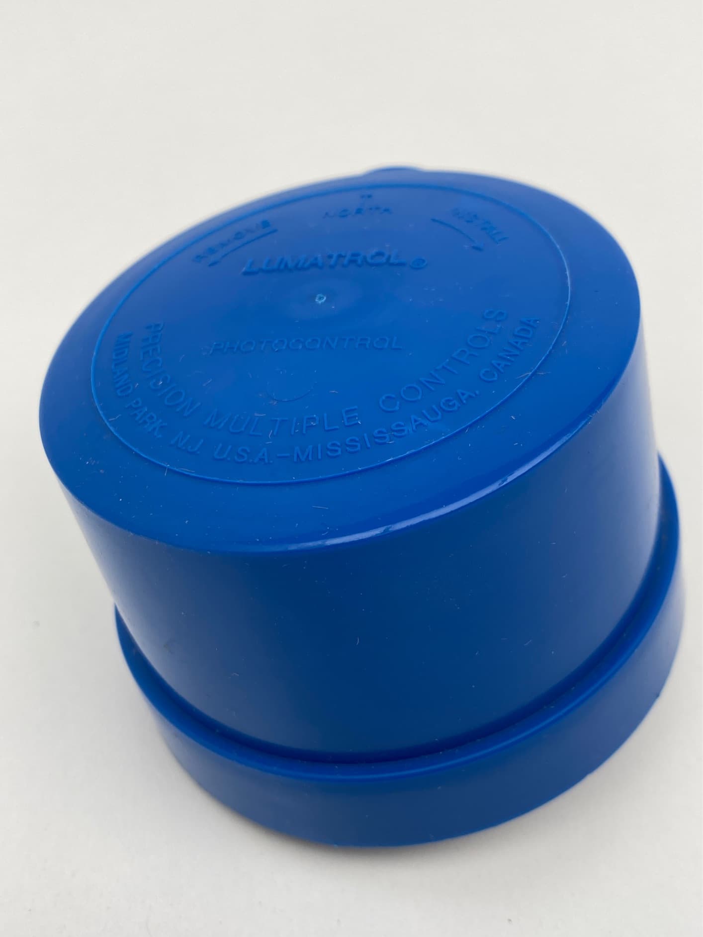 Lumatrol 8690 Outdoor Photoelectric Sensor Locking Type 105-285V, 1800VA