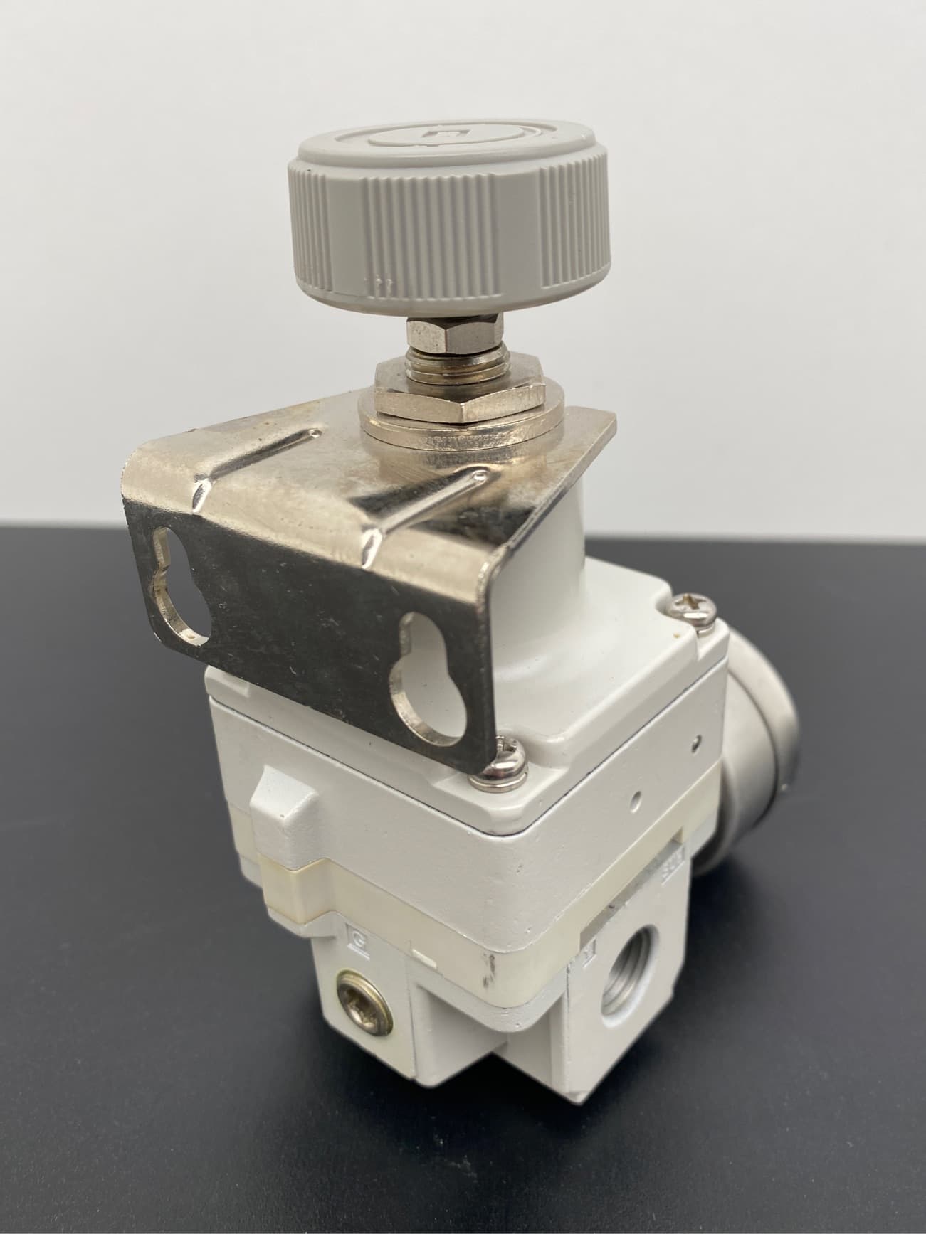 SMC IR2000-02BG Regulator with Gauge
