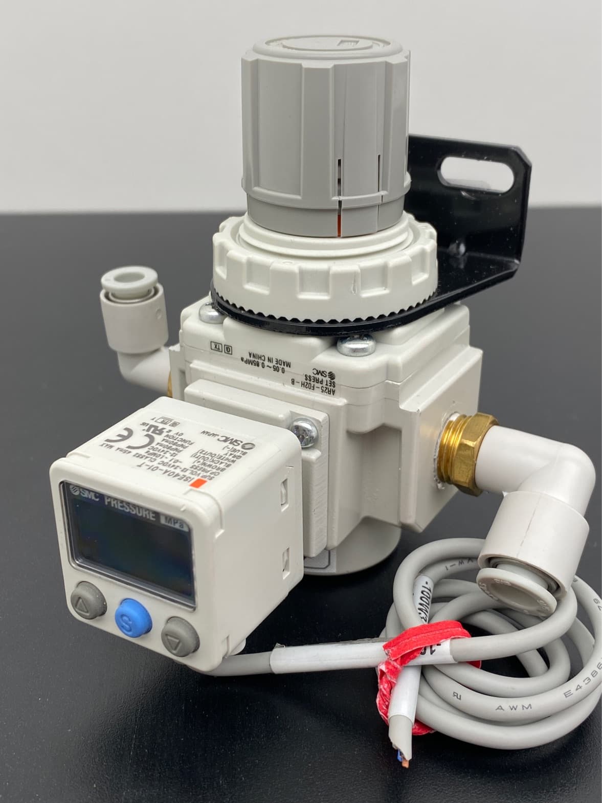 SMC ISE40A-01-T, AR25-F02H-B Pressure Switch w/ Regulator AR MASS PRO