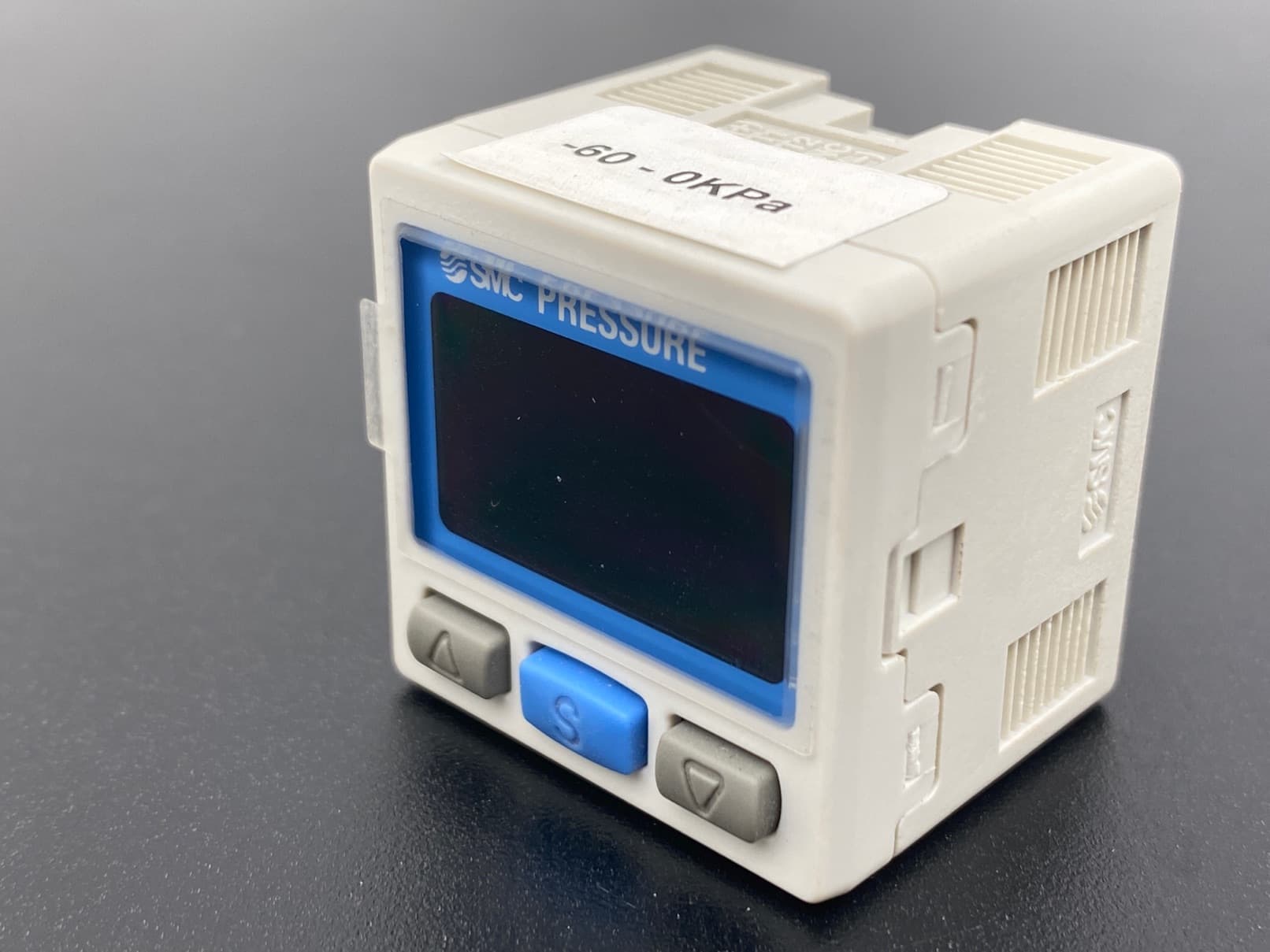 SMC ZSE30AF-C4L-P-M Digital Pressure Switch