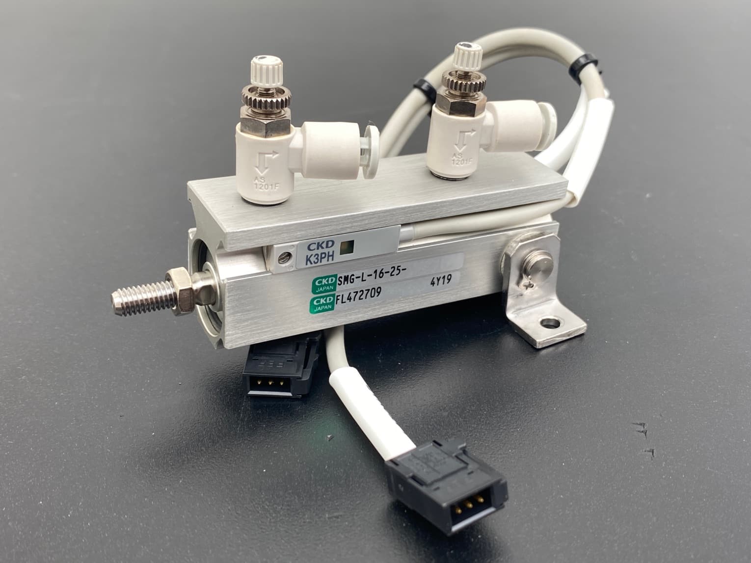 CKD Corporation SMG-L-16-25-FL472709 Pneumatic Cylinder