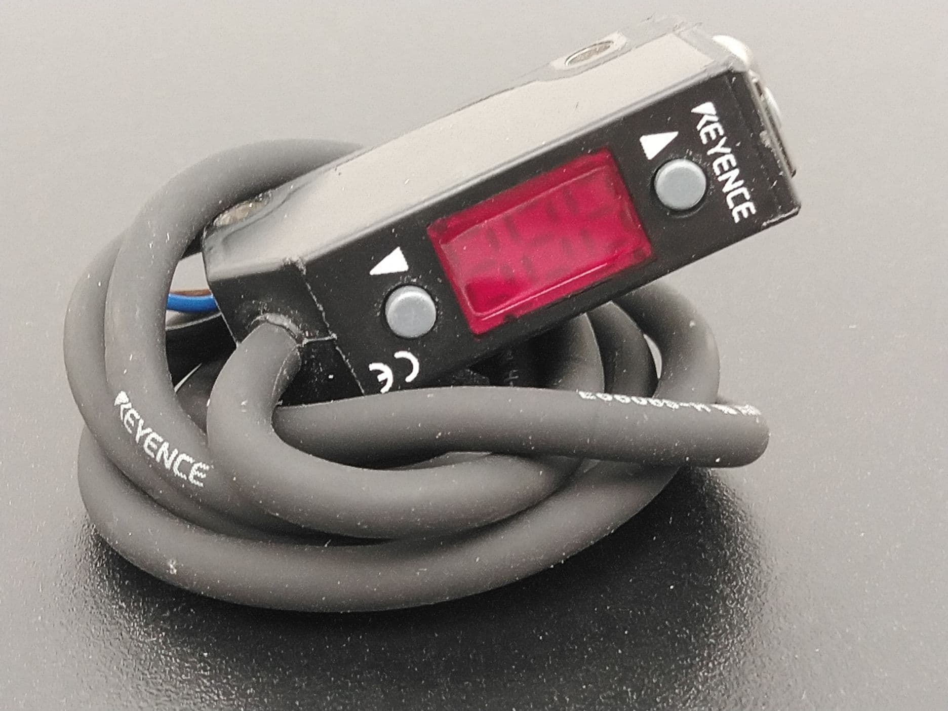 Keyence PZ-V11P Reflective Photoelectric Sensor 100mm Range, PNP, 20” Cable