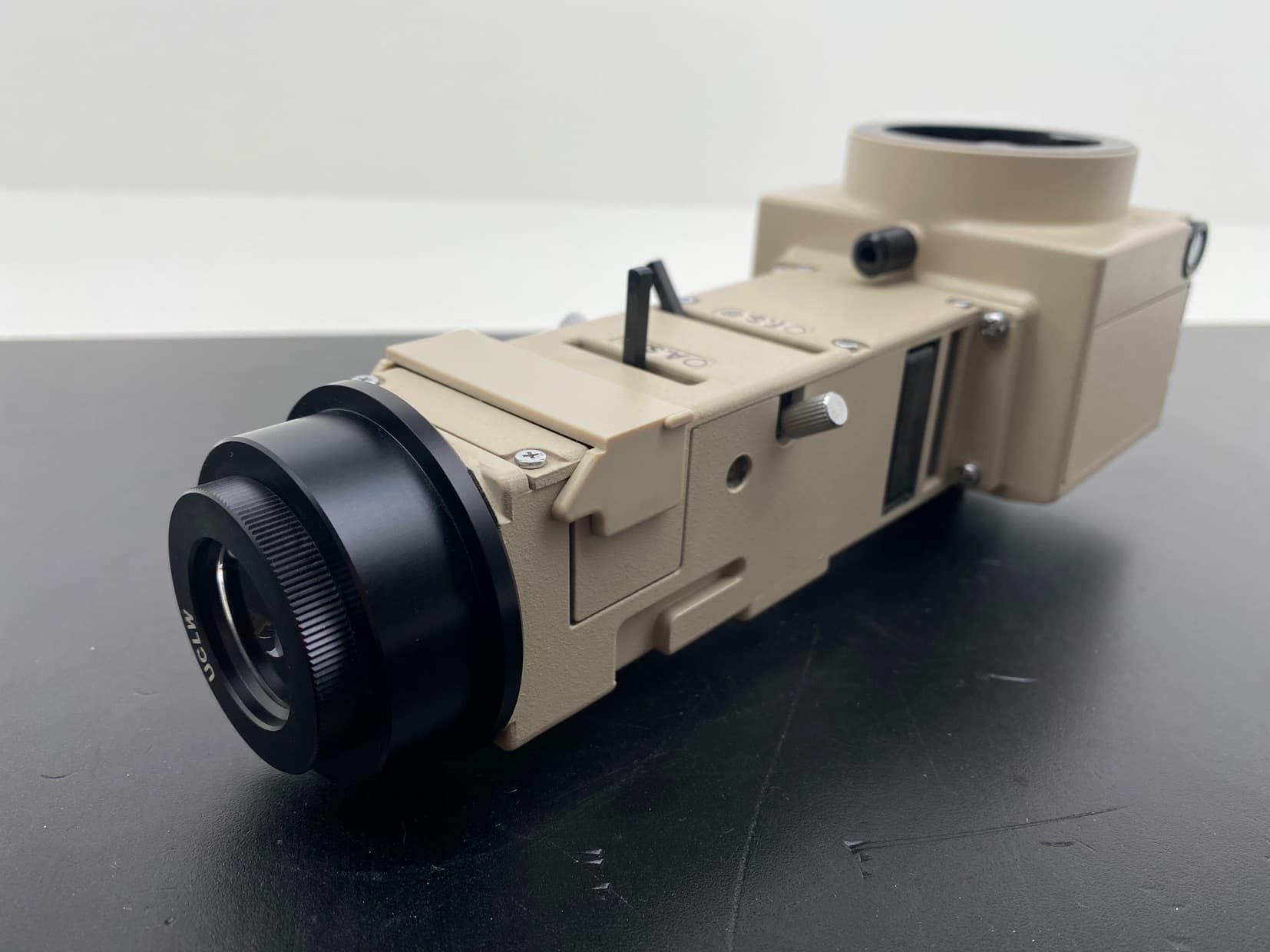 Olympus BH2-UMA Vertical Illuminator w/ Dark and Bright Field Cubes + UCLW Lens
