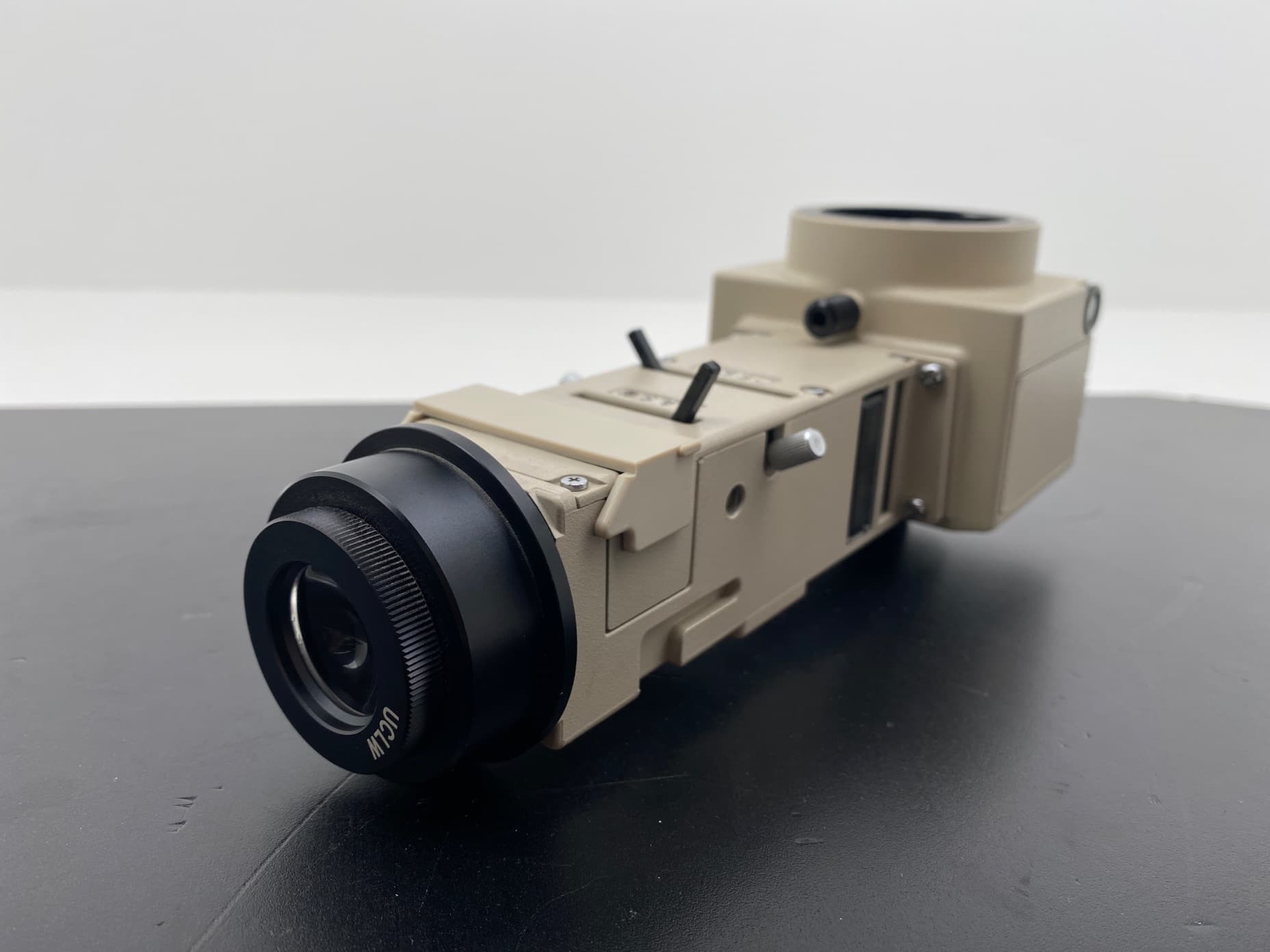 Olympus BH2-UMA Vertical Illuminator w/ Bright Field Cube and UCLW Lens