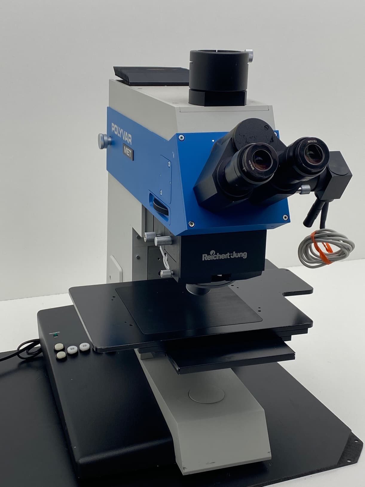 Reichert-Jung 300604 Polyvar MET Microscope , 6x6 Stage, 10x WPK Eyepieces