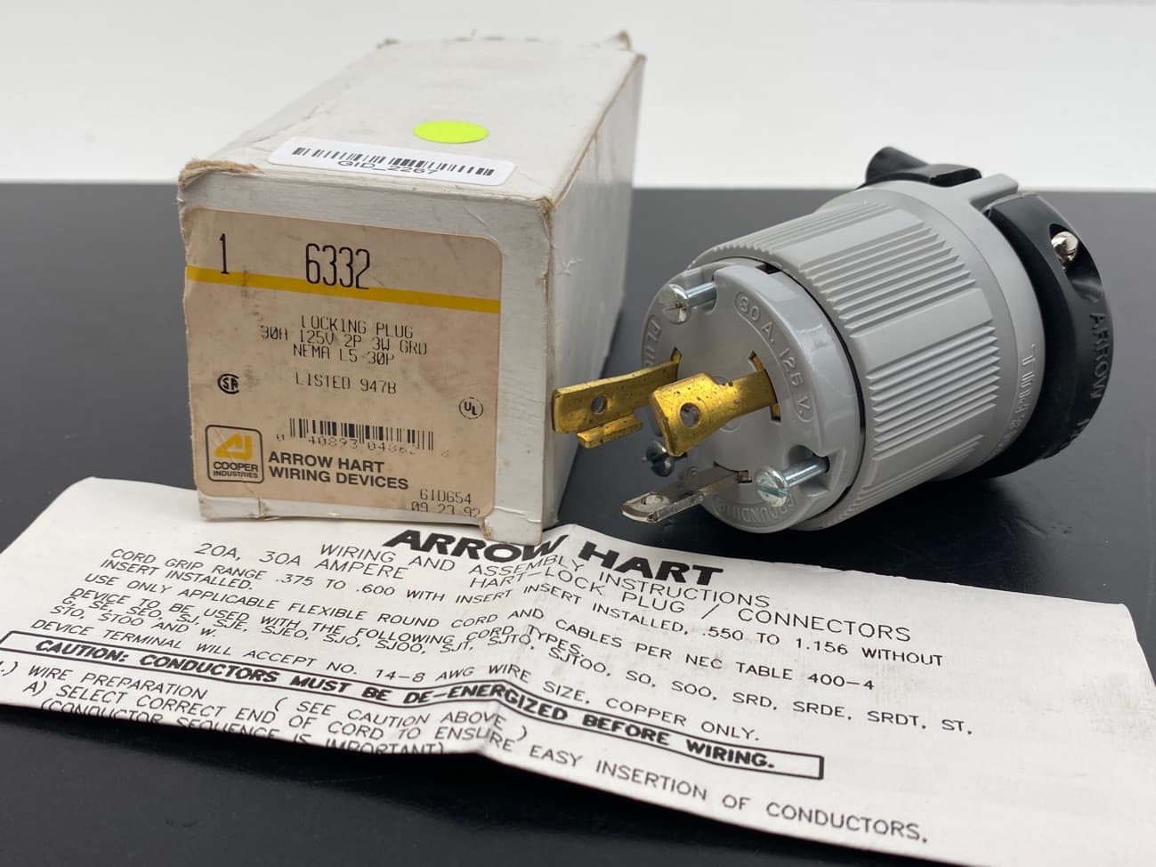 Arrow Hart 6332 Locking Plug 30A,125V, 2P