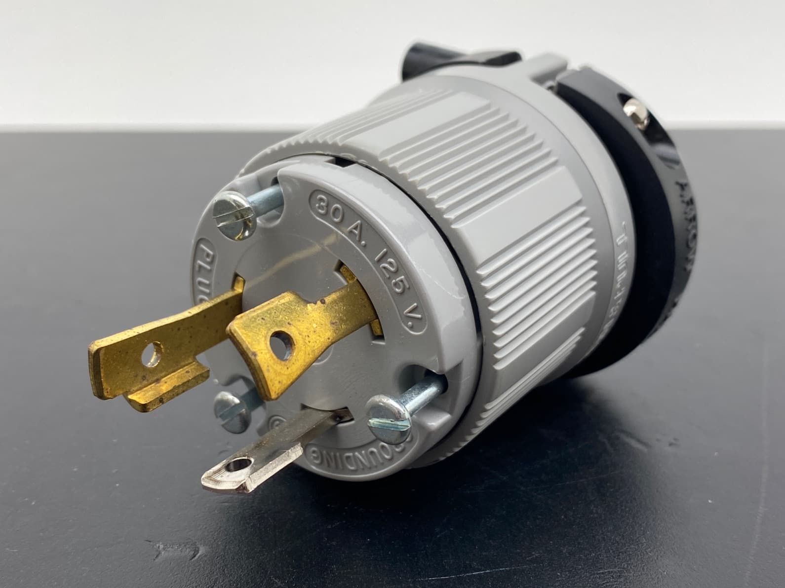 Arrow Hart 6332 Locking Plug 30A,125V, 2P