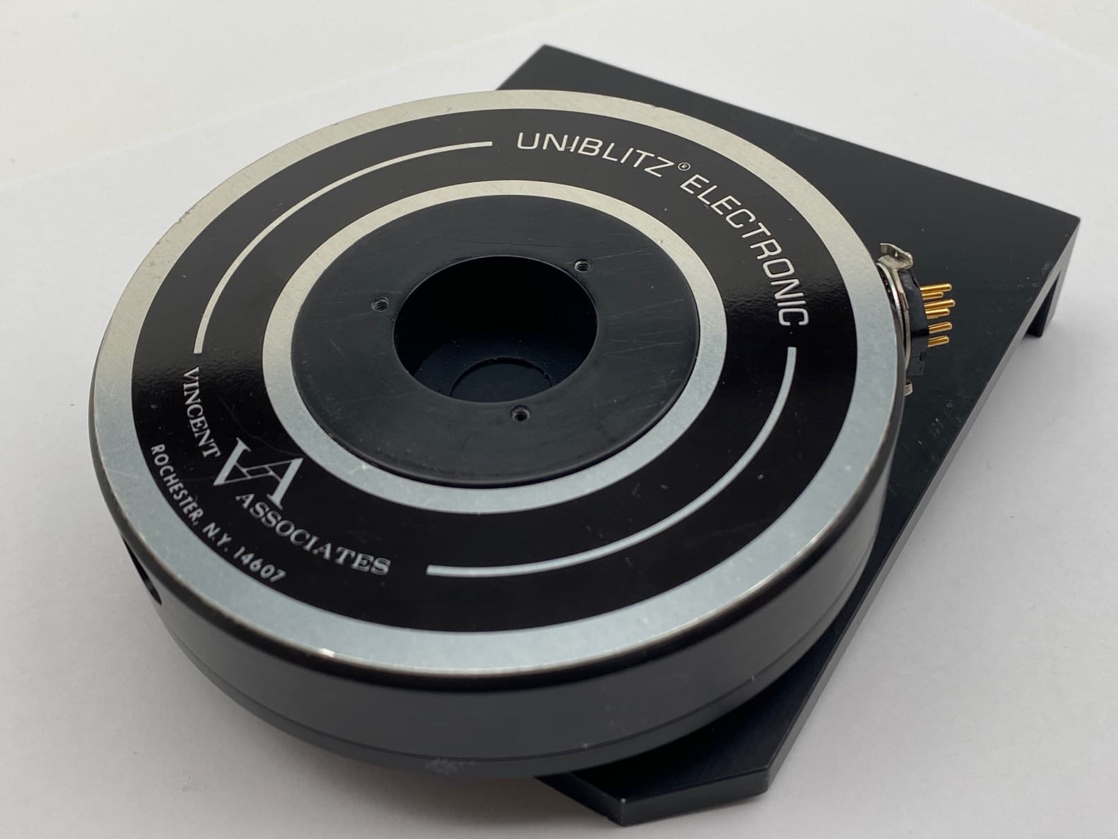 Uniblitz Electronic Vincent Associates VS14S2Z1 Optical Shutter with Stand