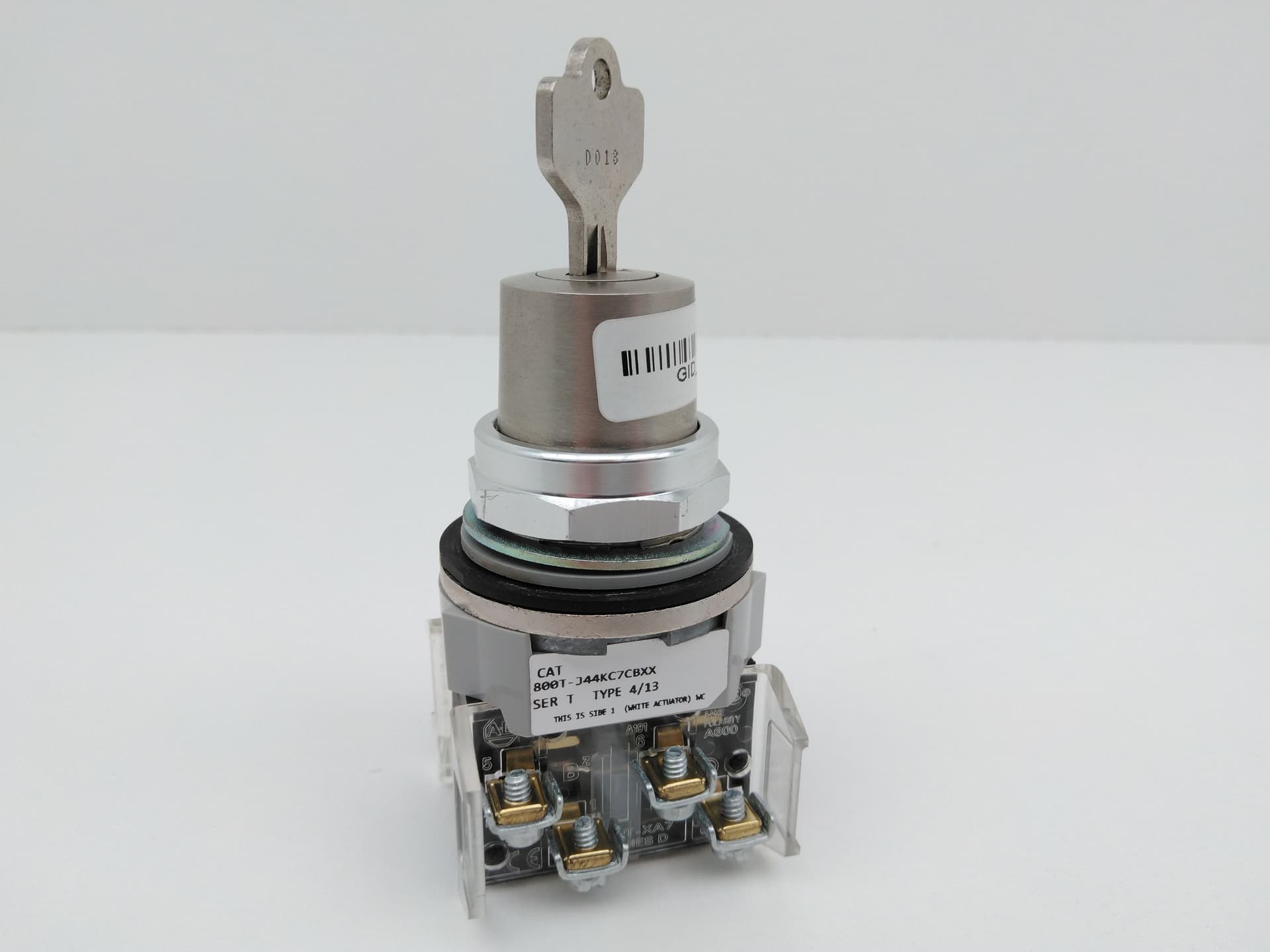 Allen-Bradley 800T-J44KC7CBXX 3 Position Key Selector Switch Type 4/13, Ser T