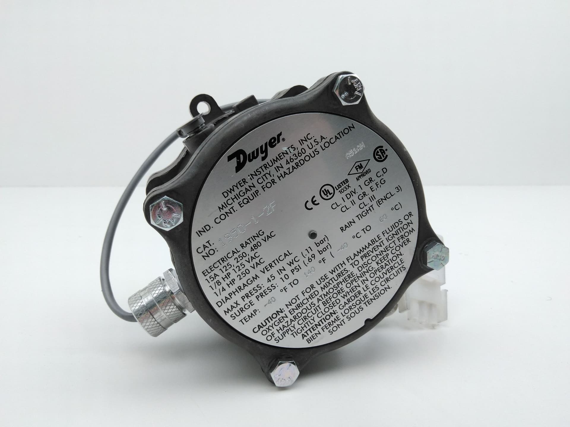 Dwyer 1950-1-2F Differential Pressure Switch, Range .4-1.6" w.c