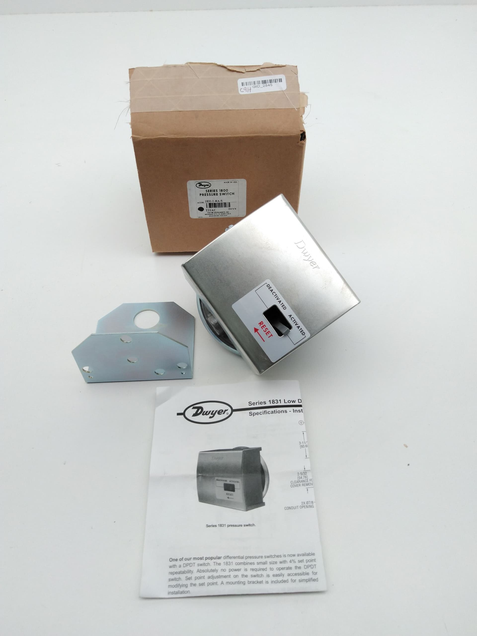 Dwyer 1831-1-RA-S Low Differential Pressure Switch, Range: 2.5-9" W.C.