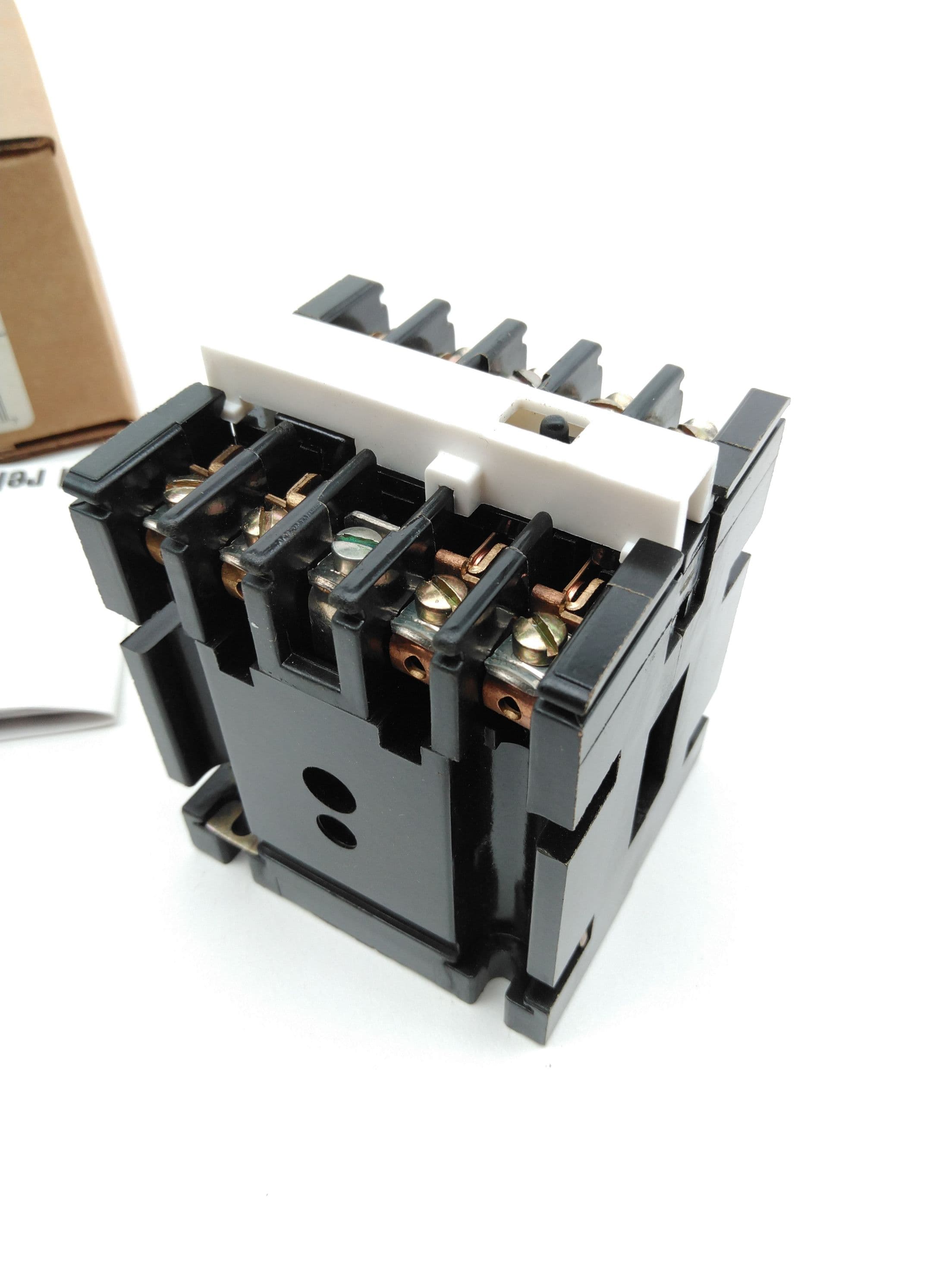 General Electric CR120A02202AA Control Relay 300V 10A Max 120V Coil 2NO 2NC