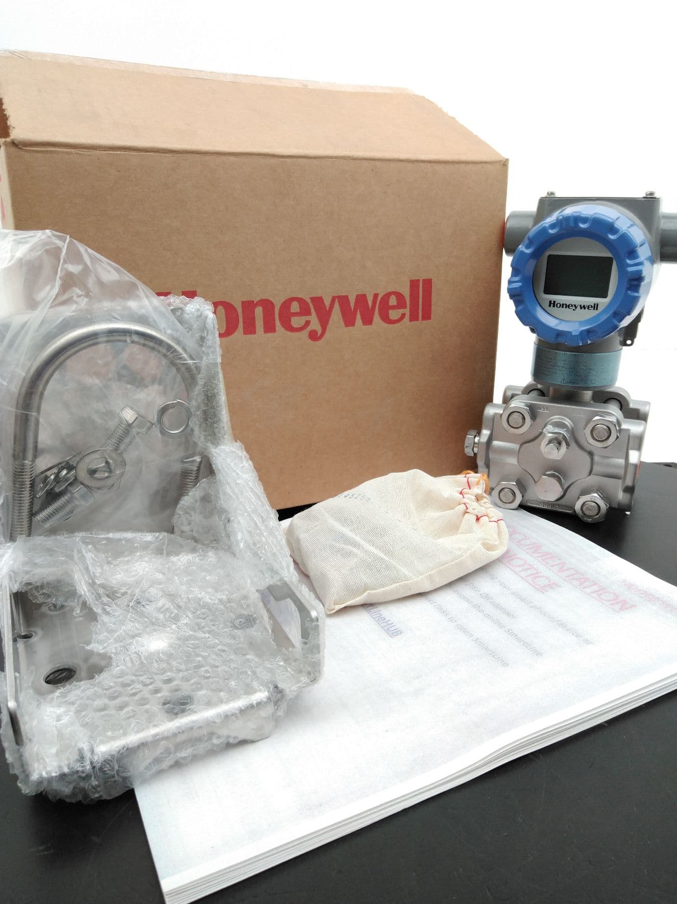 Honeywell STG870-E1GS6A-1-A-CHE-11S-A-30A0-00-0000 Gauge Pressure Transmitter
