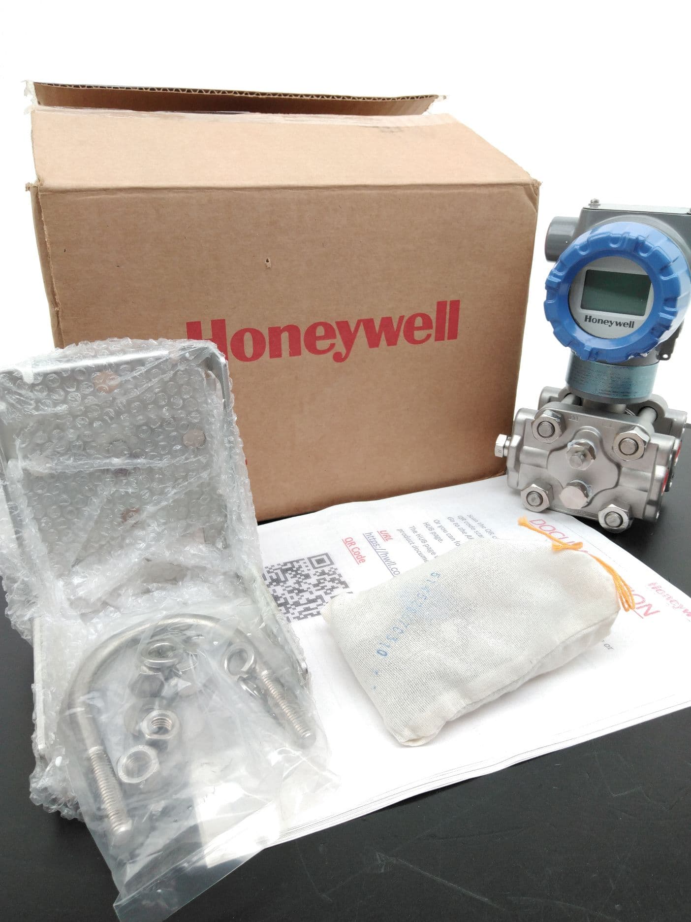 Honeywell STD820-E1HS6AS-1-A-CHE-11S-A-30A0-00-000 Gauge Pressure Transmitter