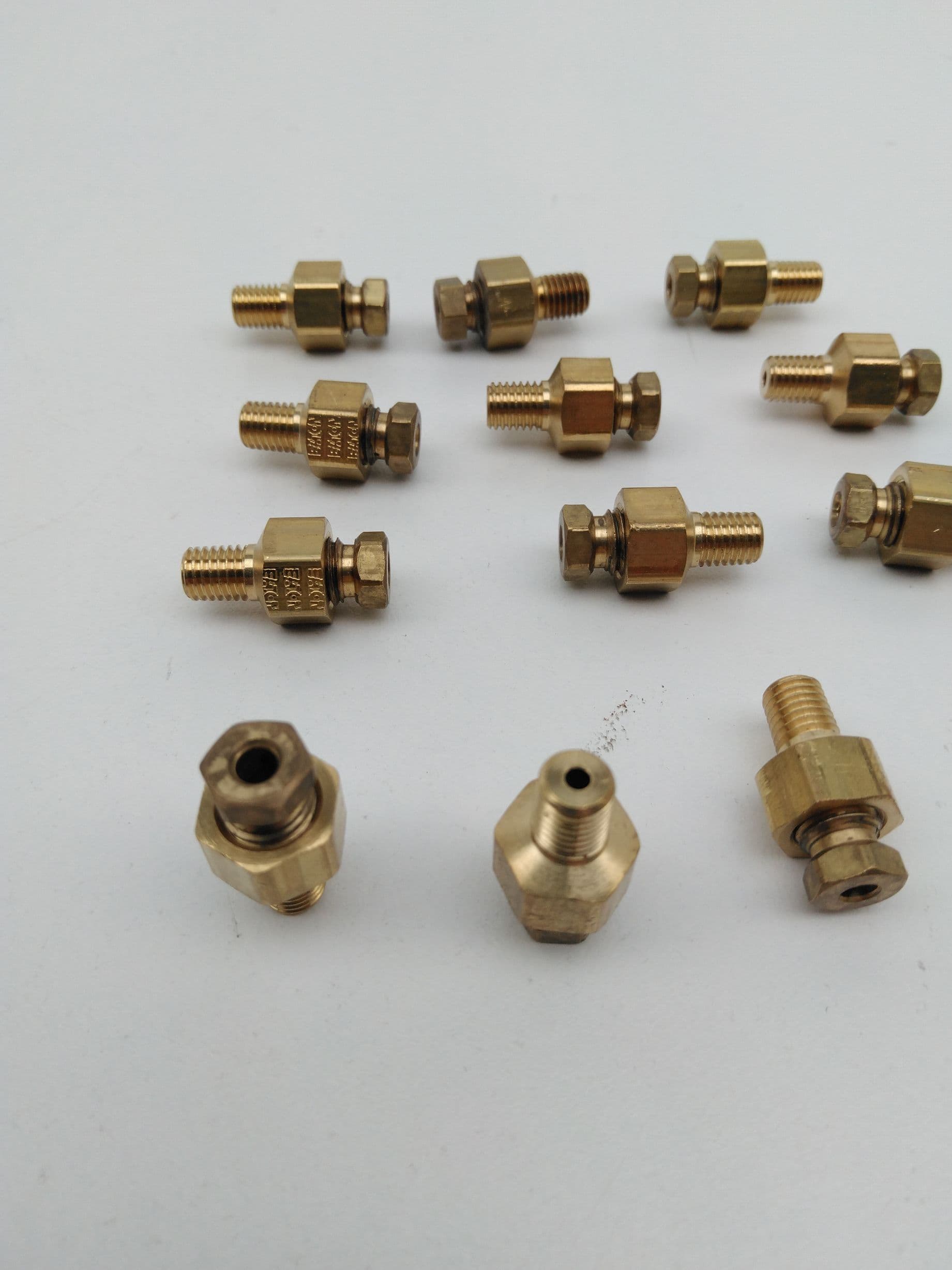 Eaton Weatherhead Brass Male Adapter 1/8" MNPT to 1/8" Tube - Lot of 12