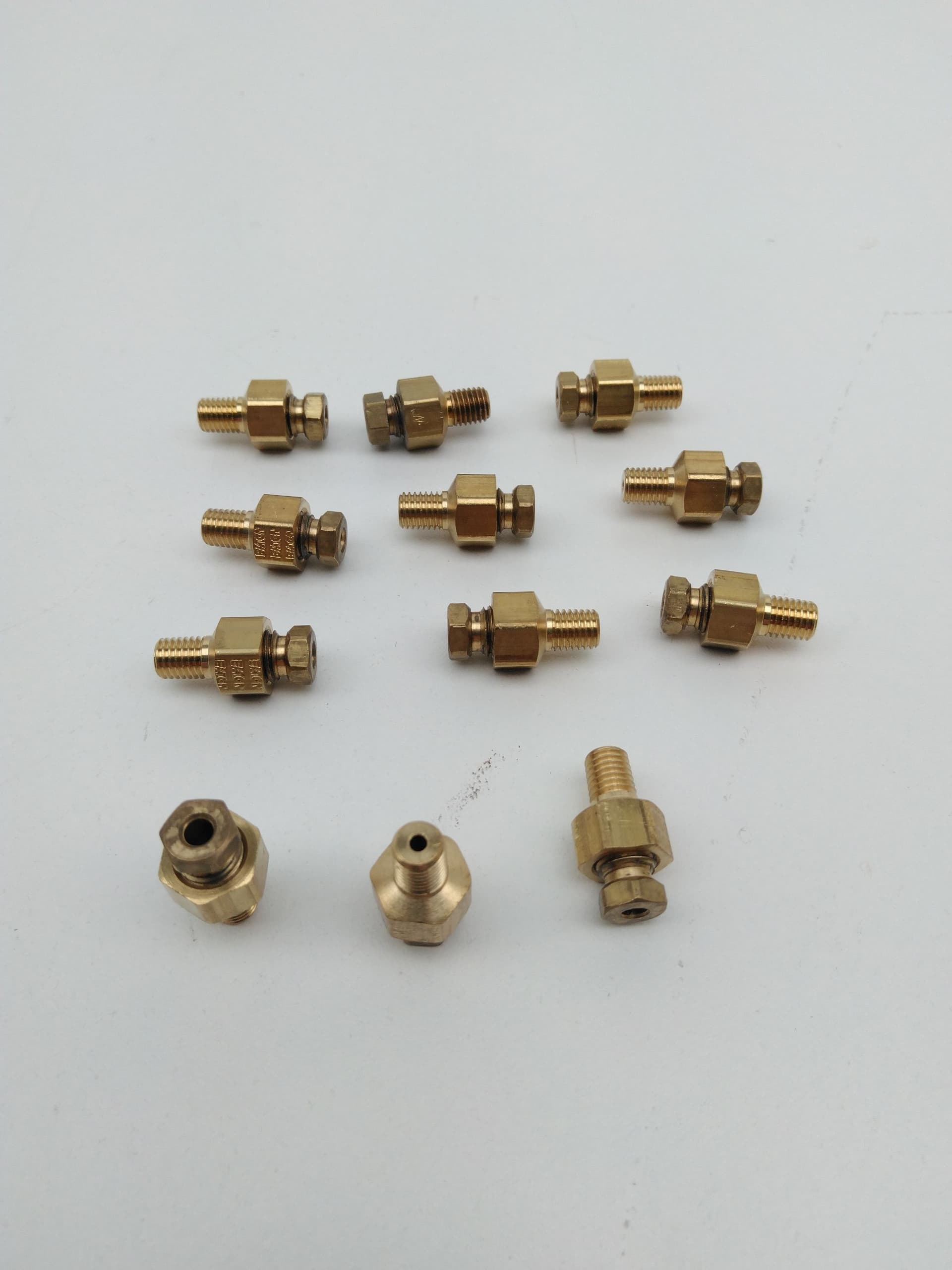 Eaton Weatherhead Brass Male Adapter 1/8" MNPT to 1/8" Tube - Lot of 12