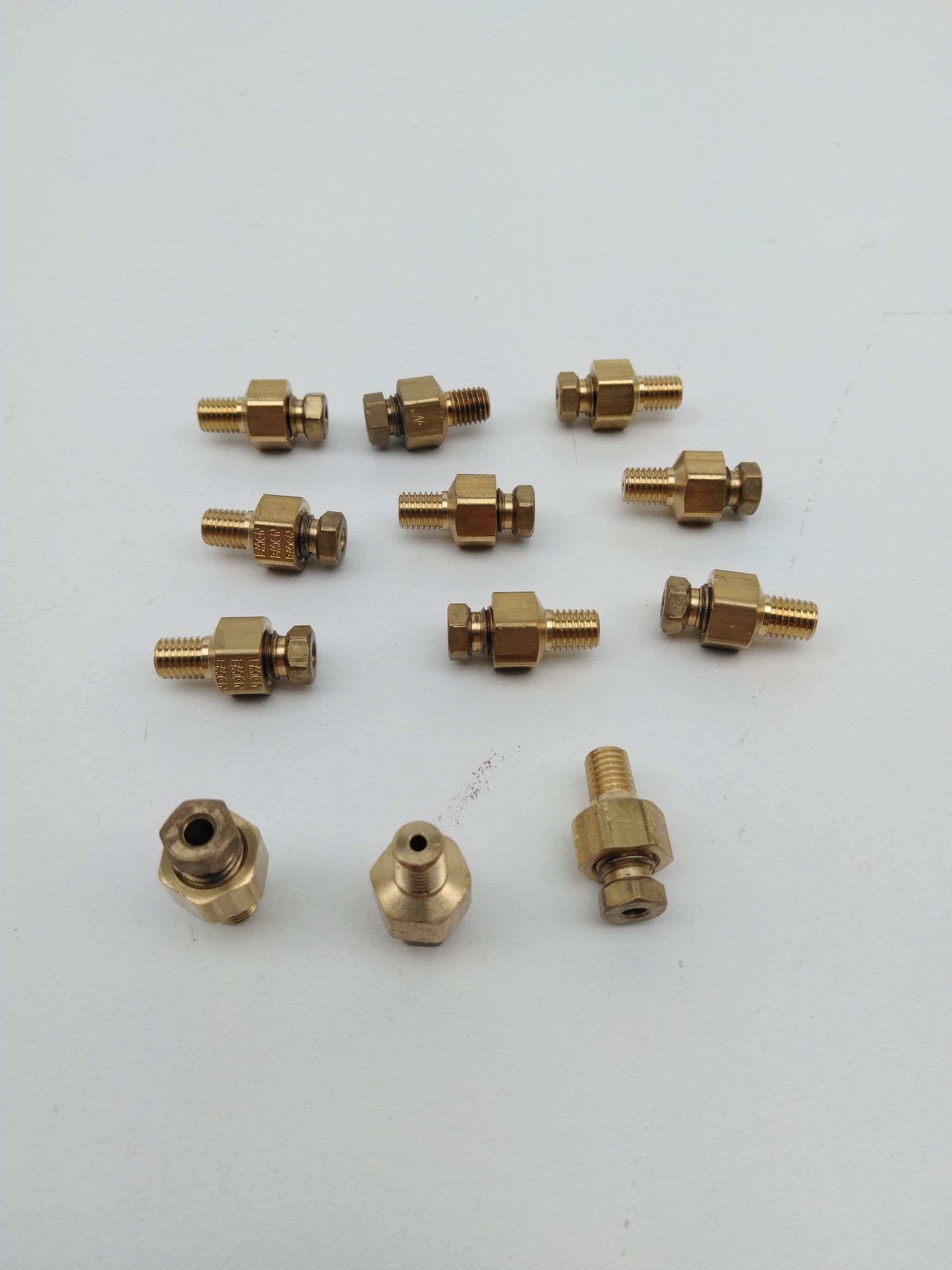 Eaton Weatherhead Brass Male Adapter 1/8" MNPT to 1/8" Tube - Lot of 12
