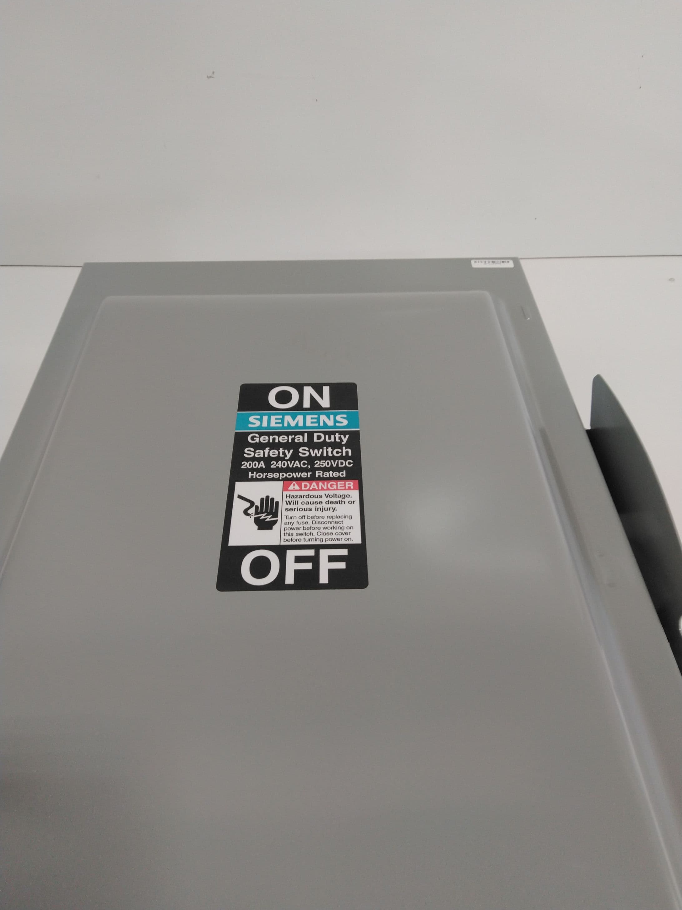 Siemens GF324N General Duty Safety Switch, Type VBII, 240V, 200A, 3P, 4 Wire