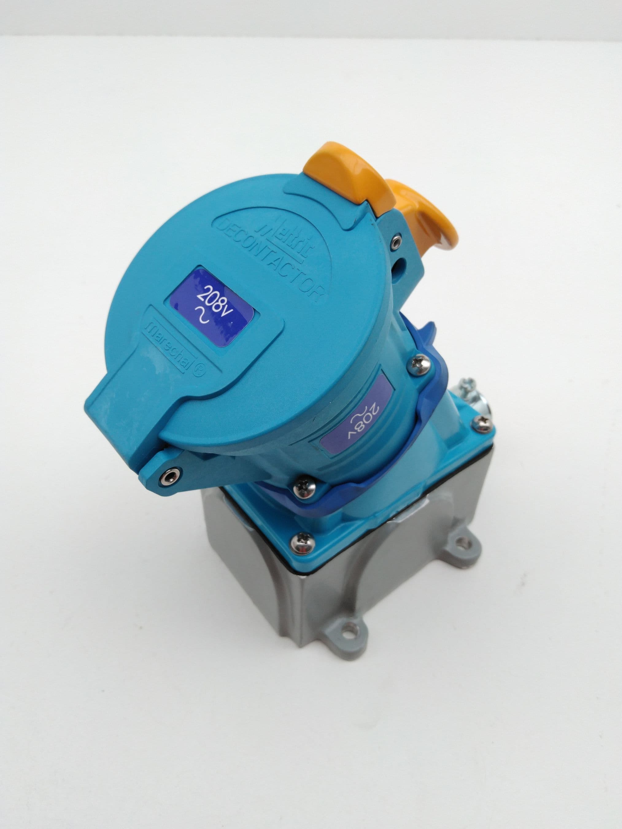 Meltric 63-64162-375-843 DSN60 Receptacle 60A, 208VAC, Type 4x, 3hp, 2P+G