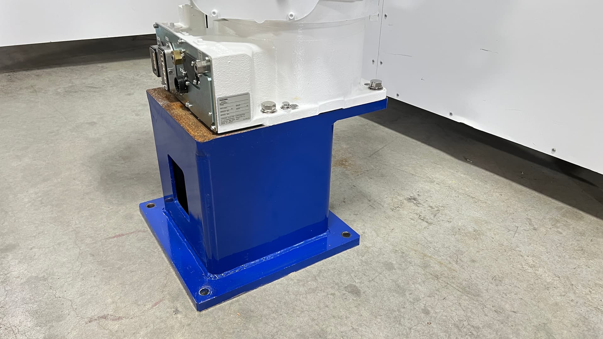 Yaskawa Motoman MH12 Pedestal Base Plate -- 13" High