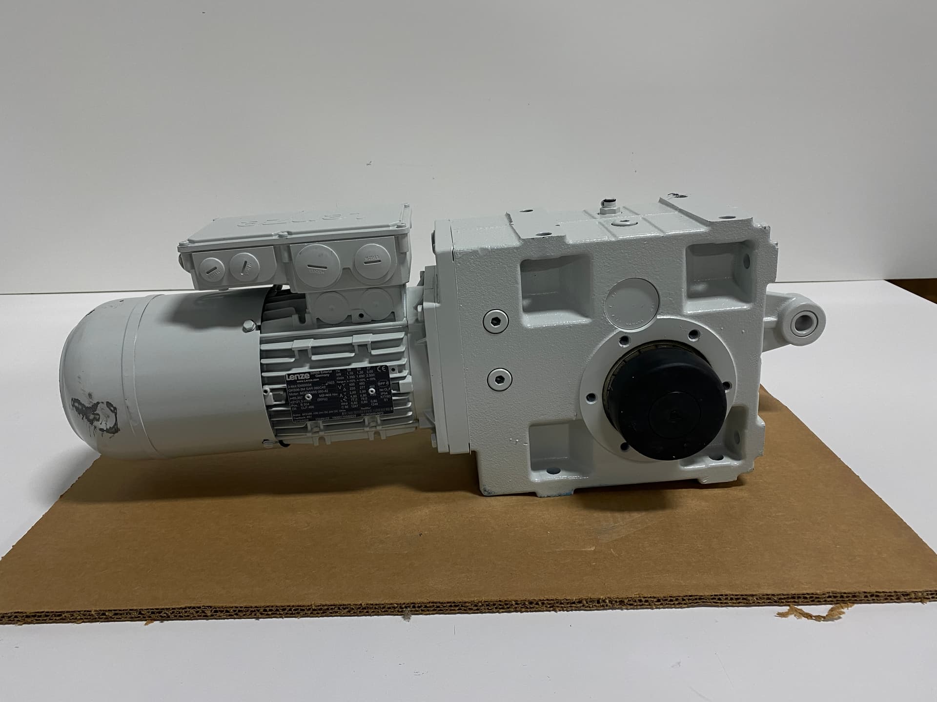 Lenze GKS06-3M SAR 080C42 Gear Motor w/ GKS Helical-bevel Gearbox