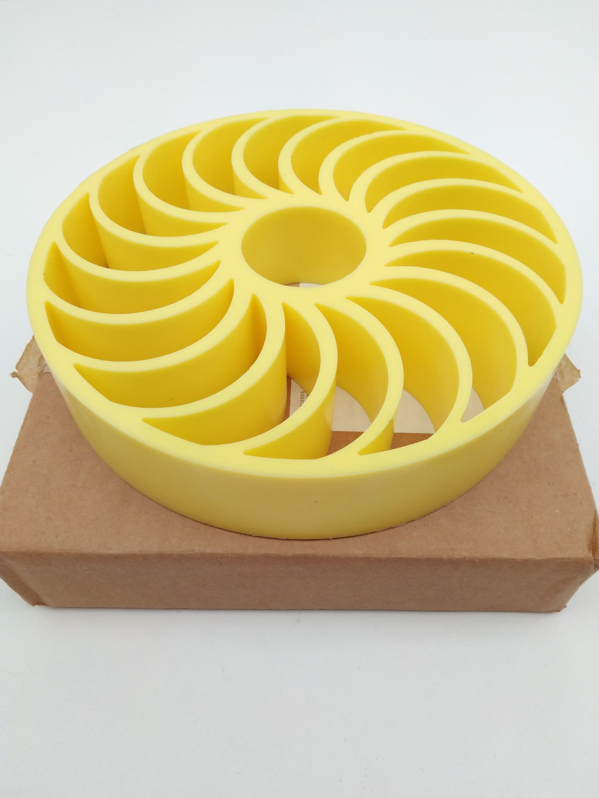 Pinch Wheel 141K287H03 Yellow Poly, D=250mm x H=50.8mm