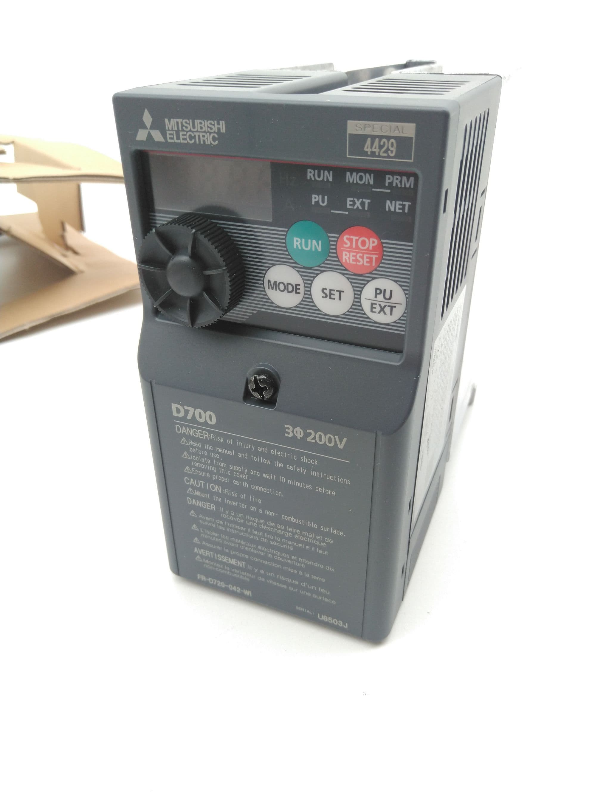 Mitsubishi FR-D720-042-W1 Variable Speed/Frequency Drive 3Ph, 4.2A, 240VAC, 1HP