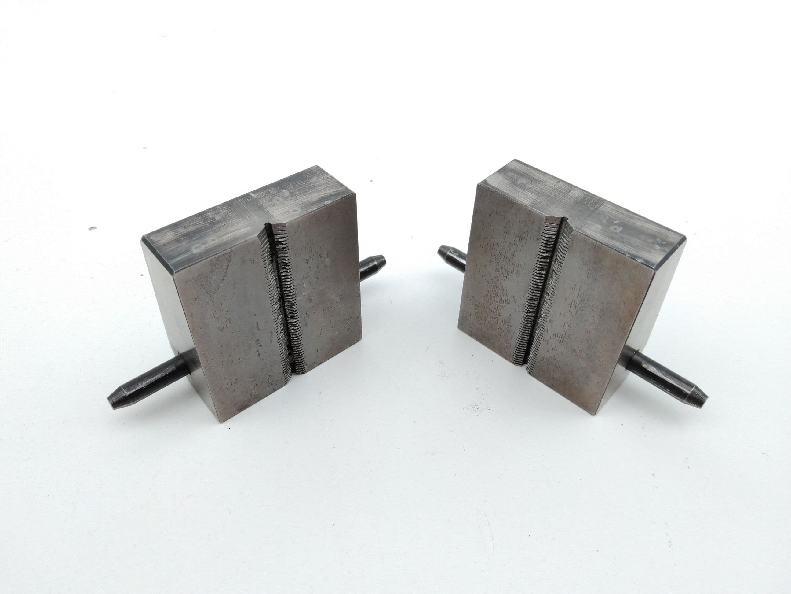 Instron V Serrated - 3.5mm -8.0mm Grip Faces for Instron 2743-401 Hyd Grps