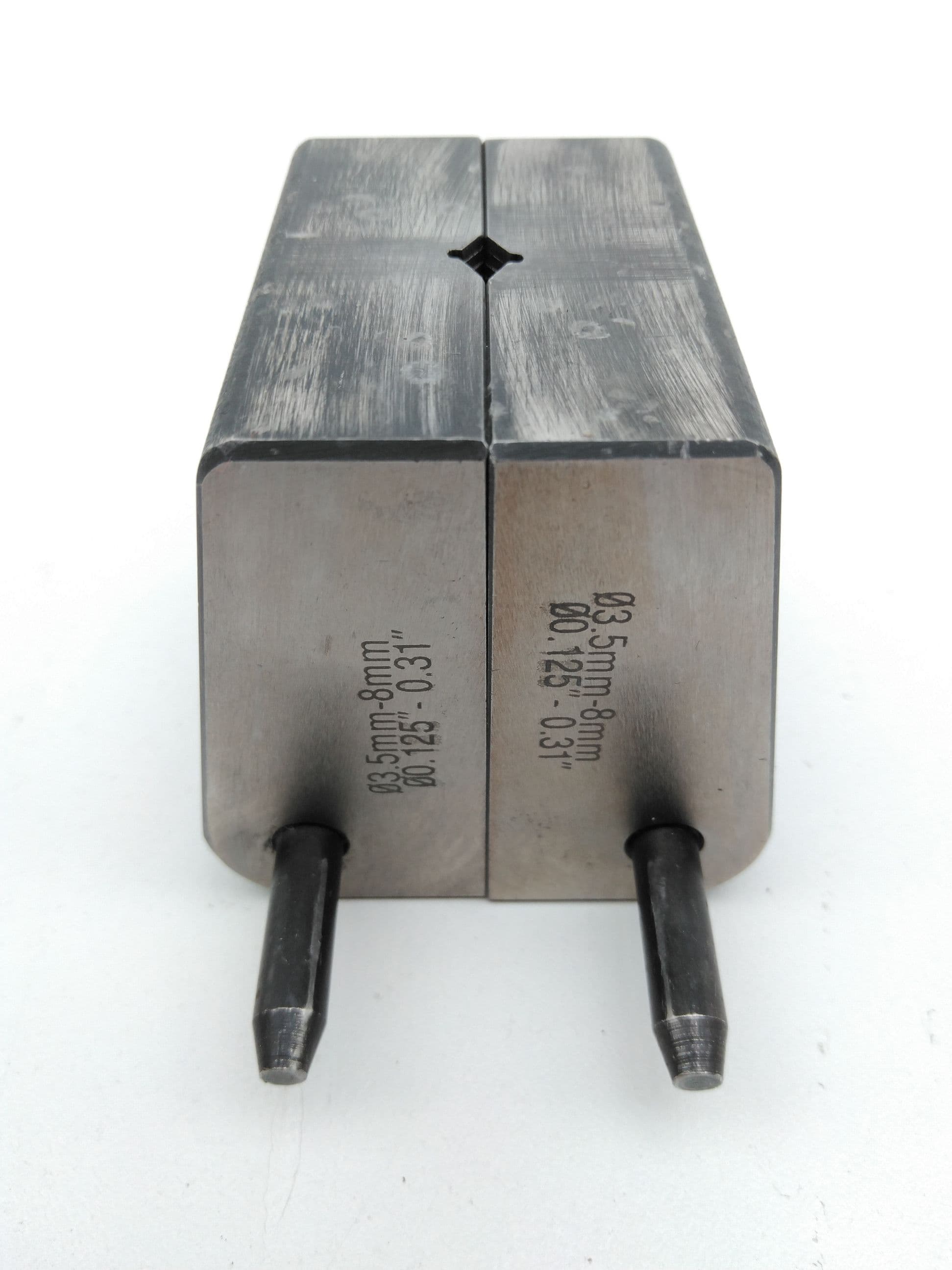 Instron V Serrated - 3.5mm -8.0mm Grip Faces for Instron 2743-401 Hyd Grps