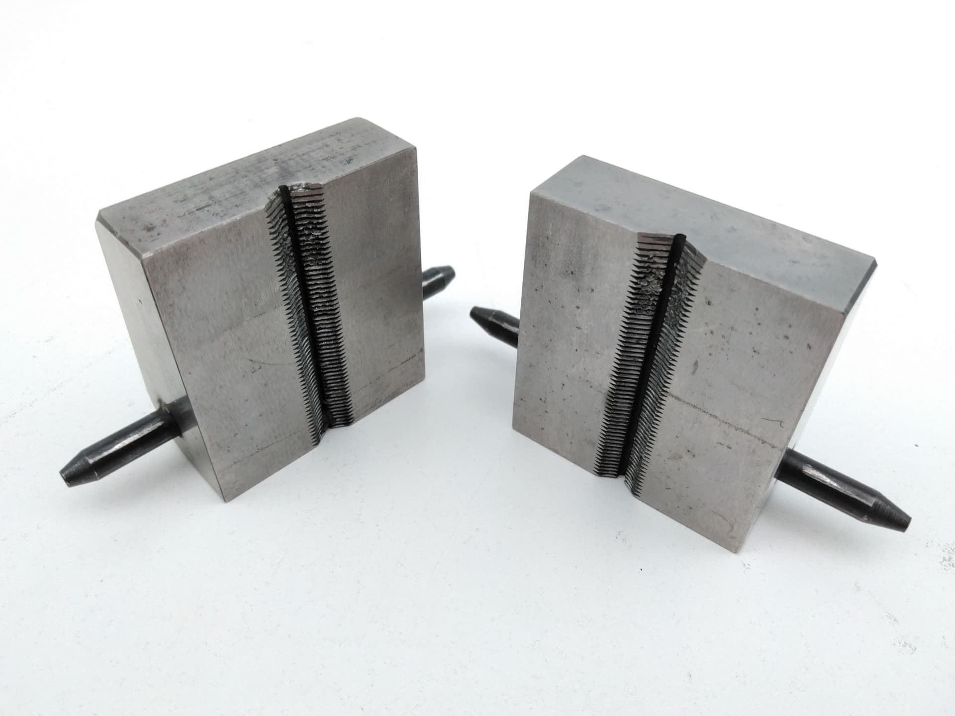 Instron V Serrated - 7mm -12mm Grip Faces for Instron 2743-401 Hyd Grps