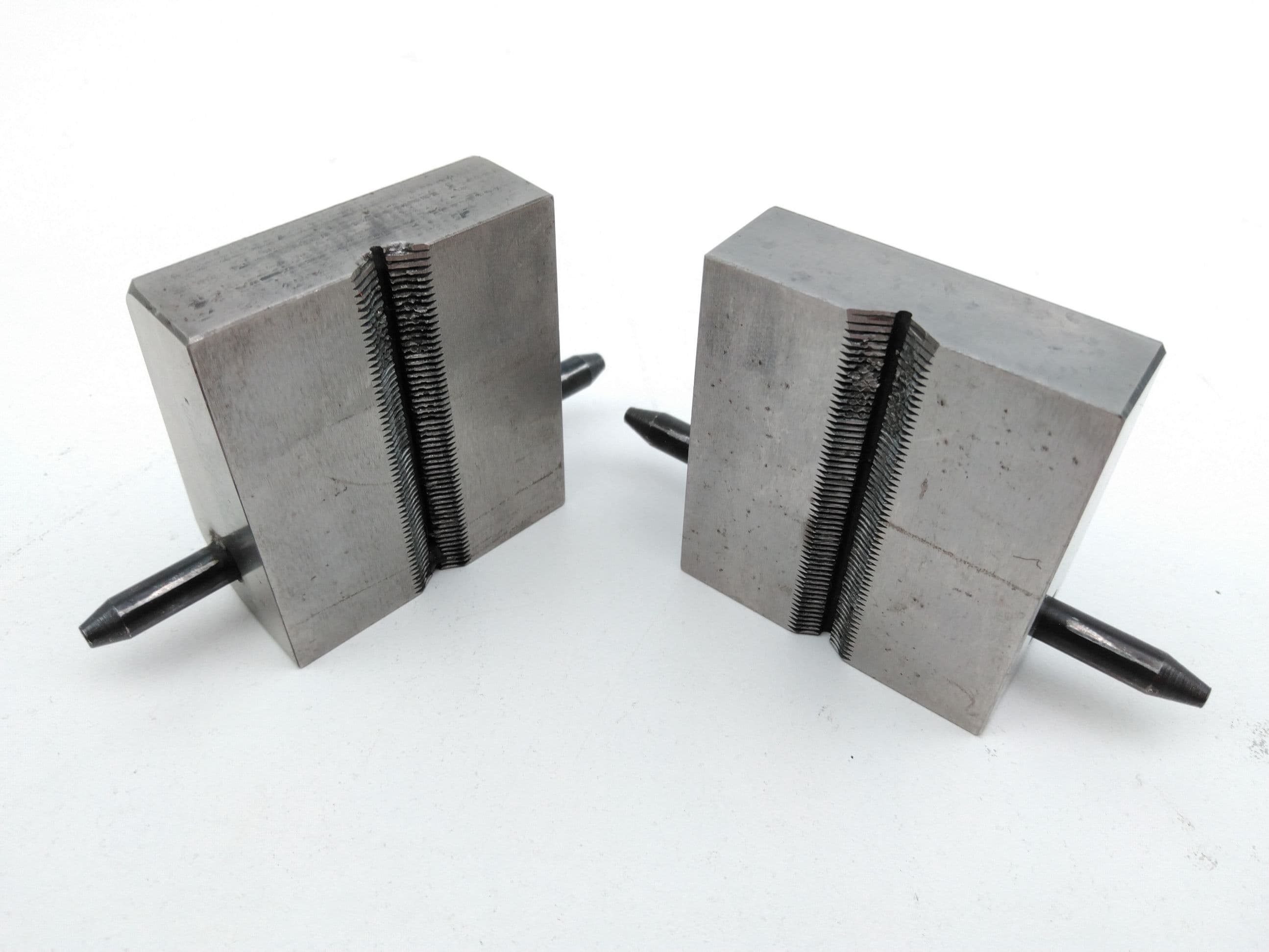 Instron V Serrated - 7mm -12mm Grip Faces for Instron 2743-401 Hyd Grps