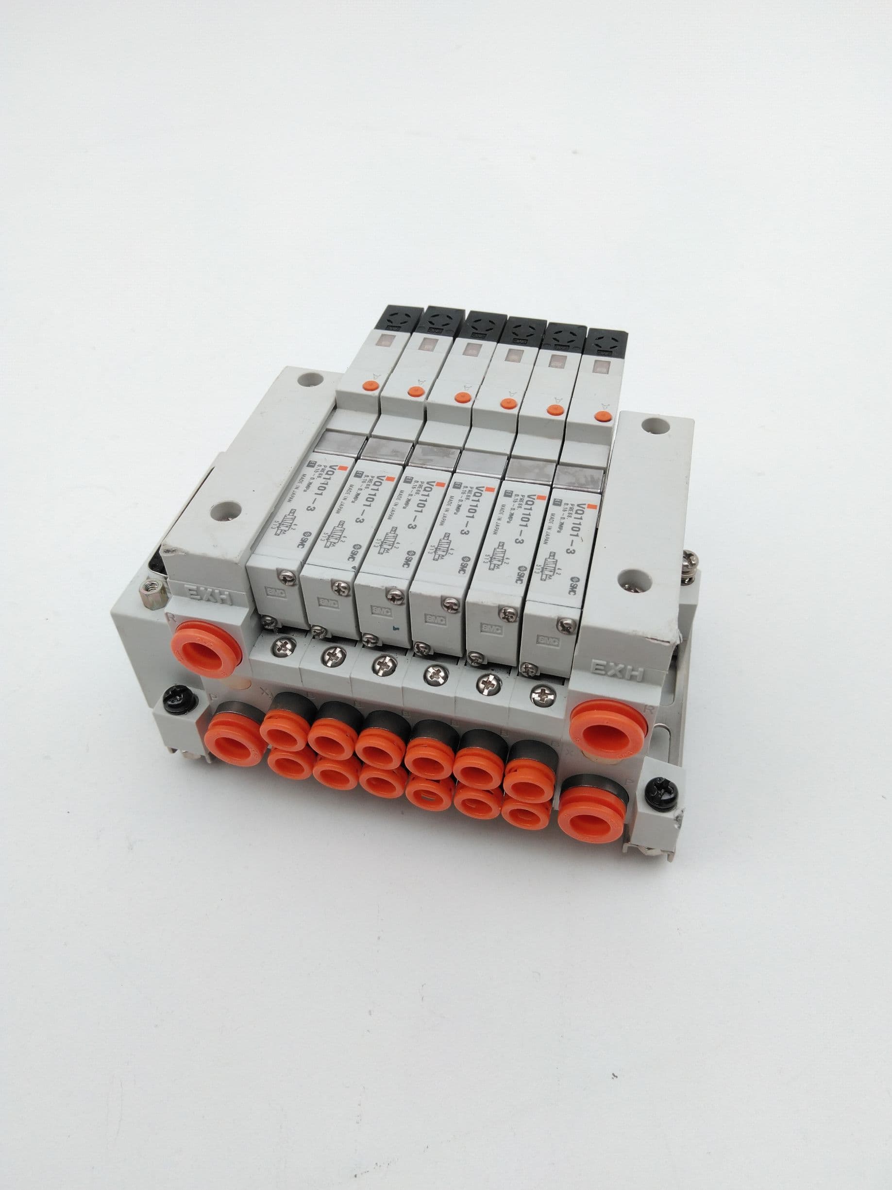 SMC VQ1101-3 Pneumatic 6 Solenoid Valve Manifold Assembly