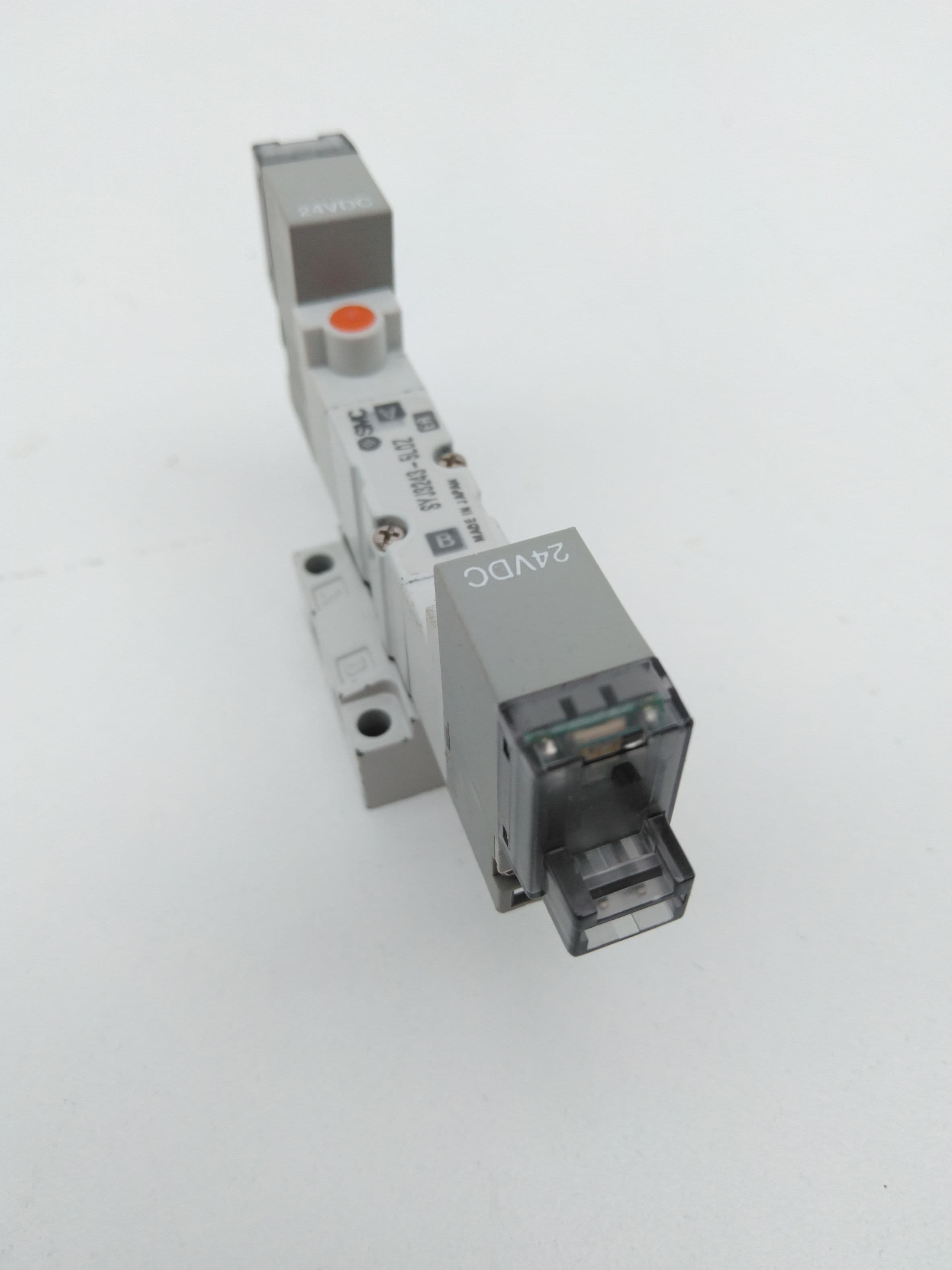 SMC SYJ3243-5LOZ Solenoid Valve, 5 Port, 24VDC with Base