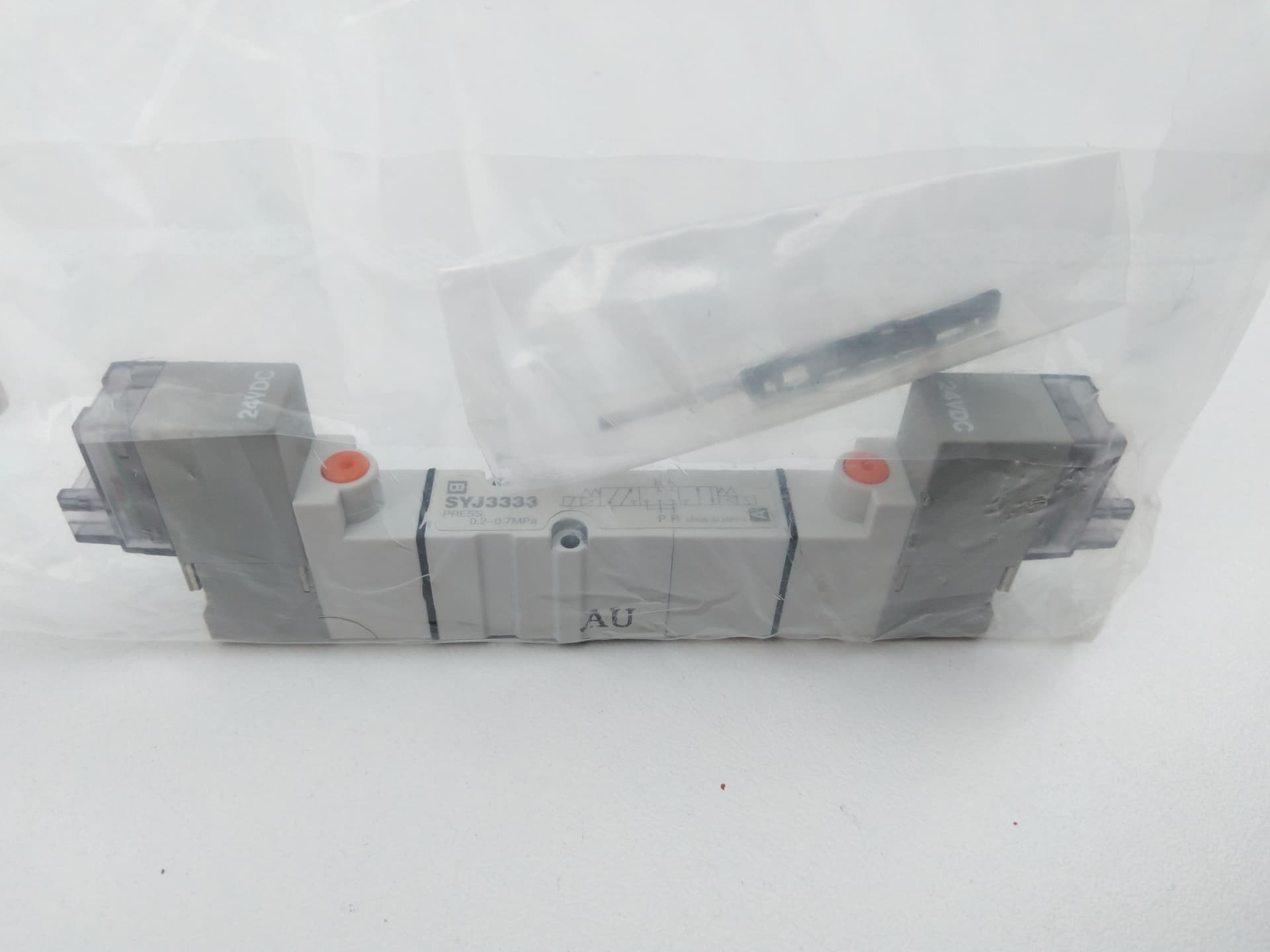 SMC SYJ3333-5LOZ Solenoid Valve, 4/5 Port, 24VDC