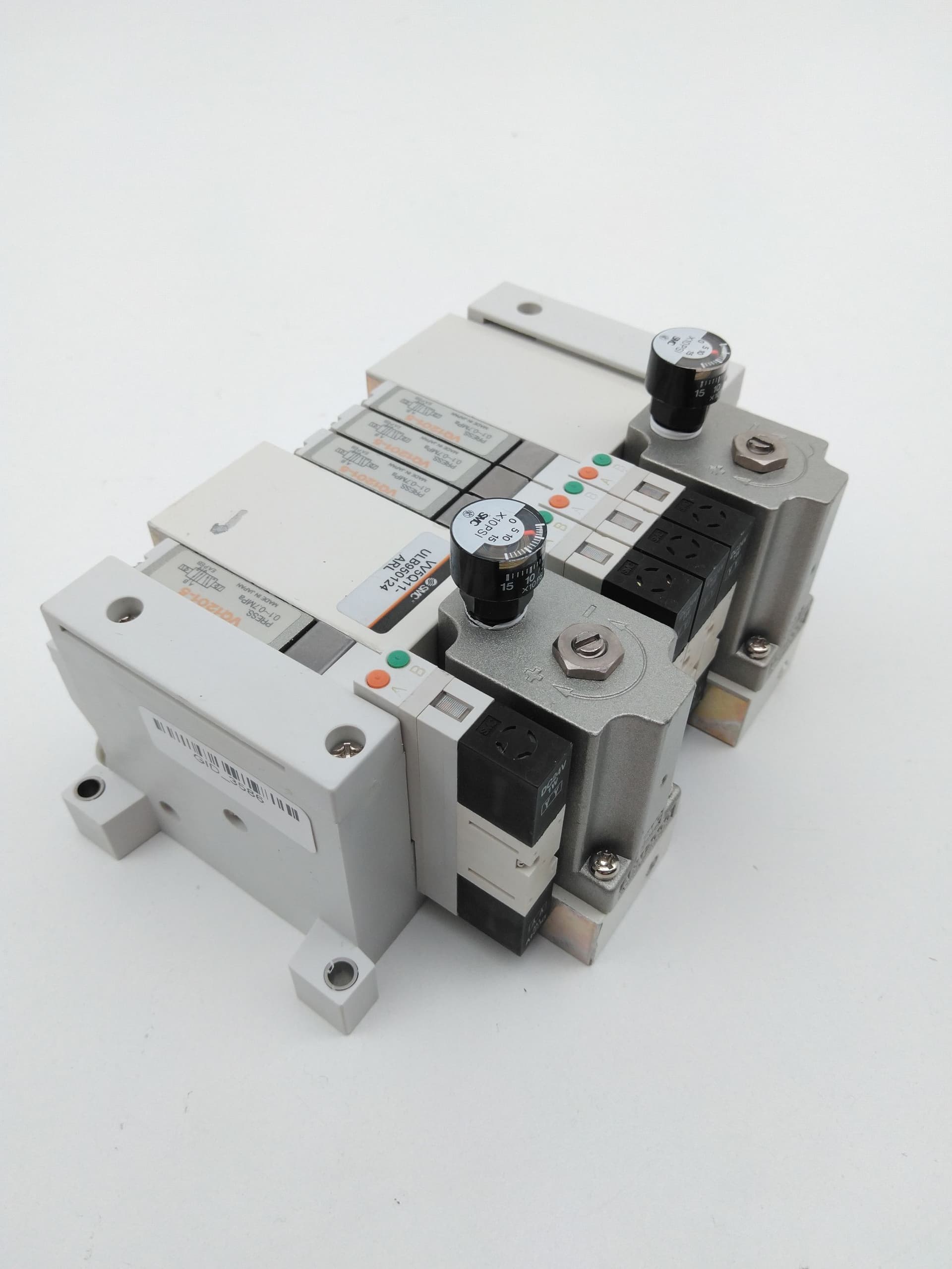 SMC VV5Q11-ULB950124ARL Manifold Assembly, VQ12O1-5 Solenoid, ARM2000 Regulator