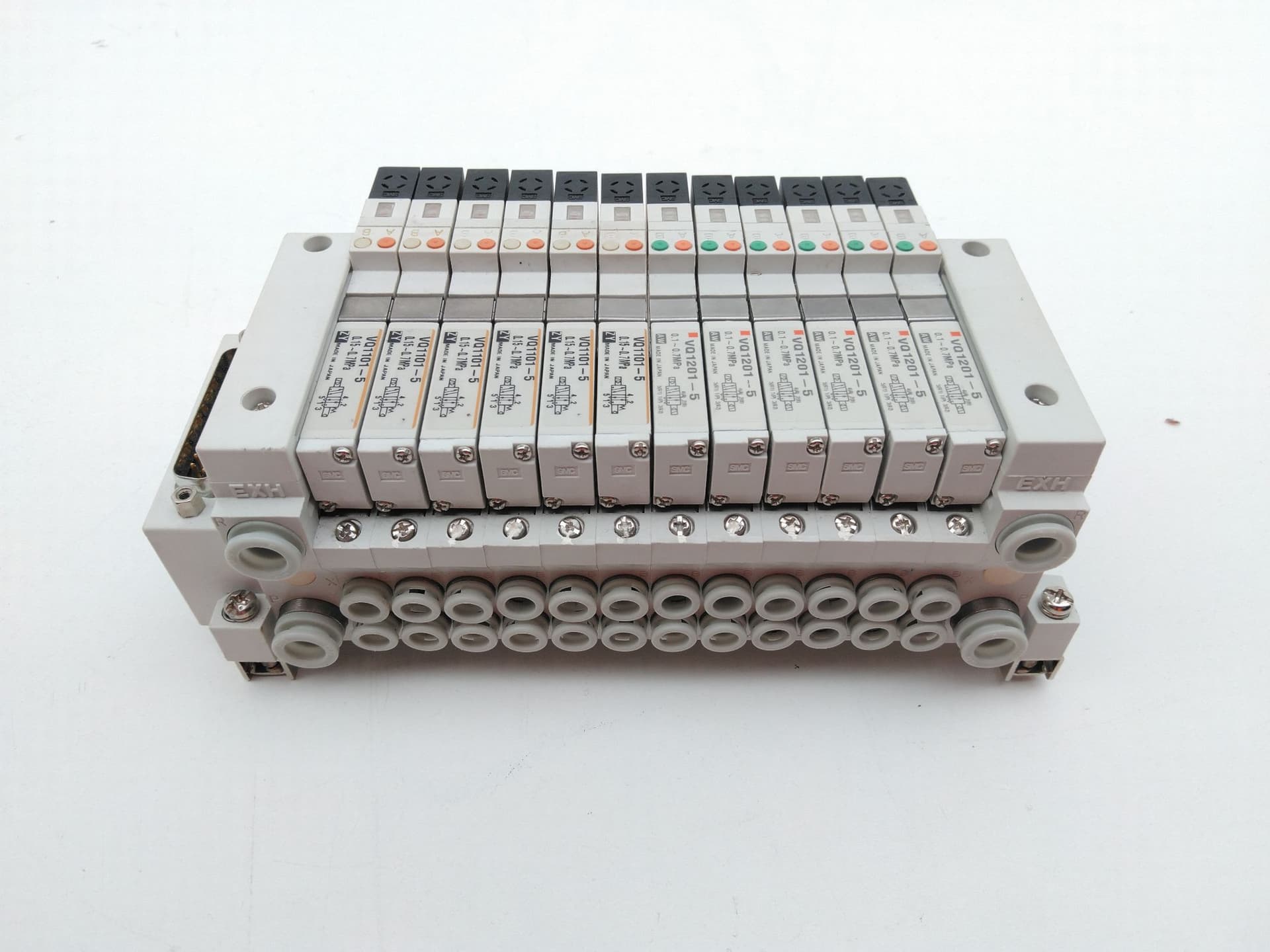 SMC VQ1201-5 / VQ1101-5 Pneumatic Solenoid Valve Manifold Assembly, VV5Q11